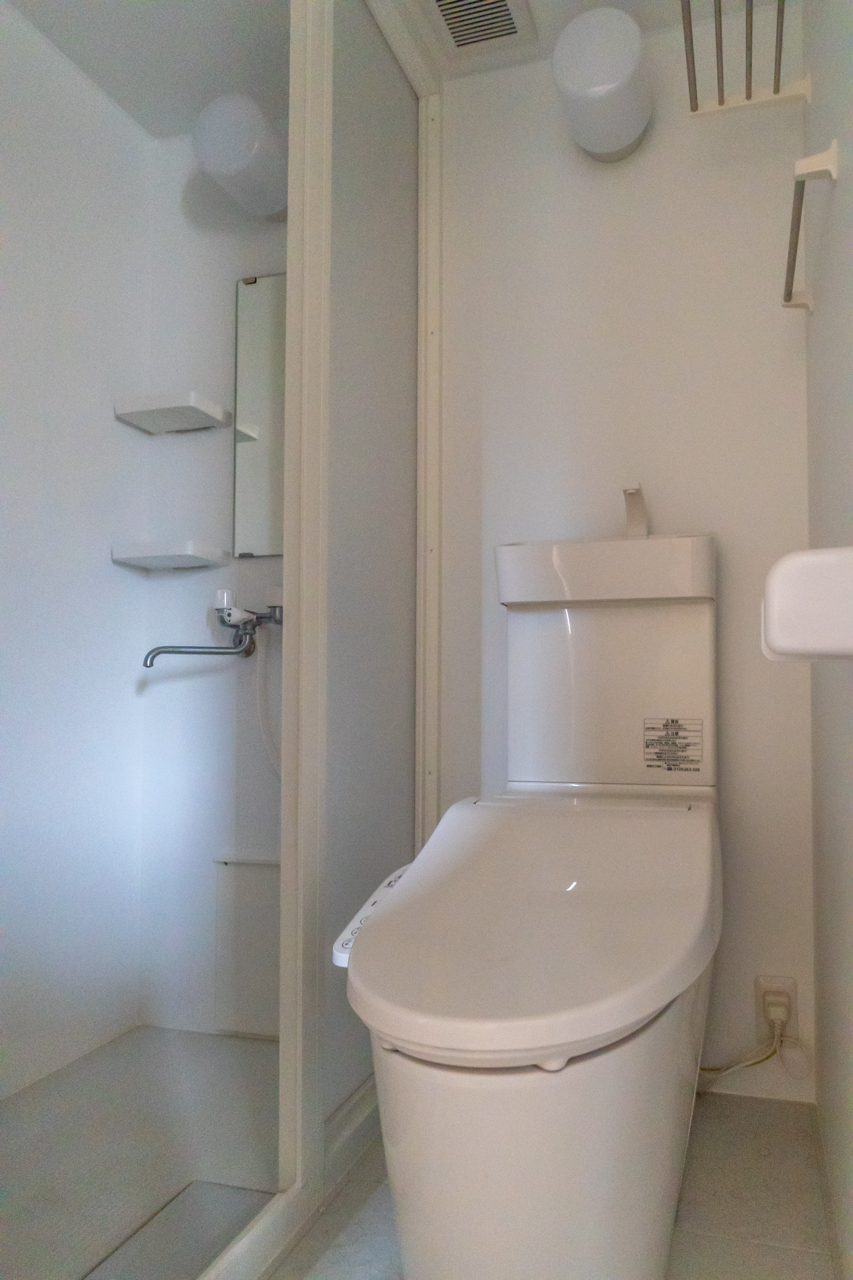 トイレとシャワーブース
