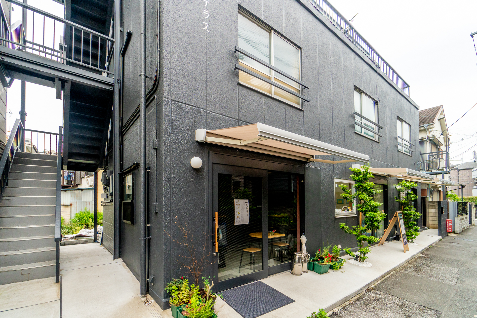 1階は店舗が入っています