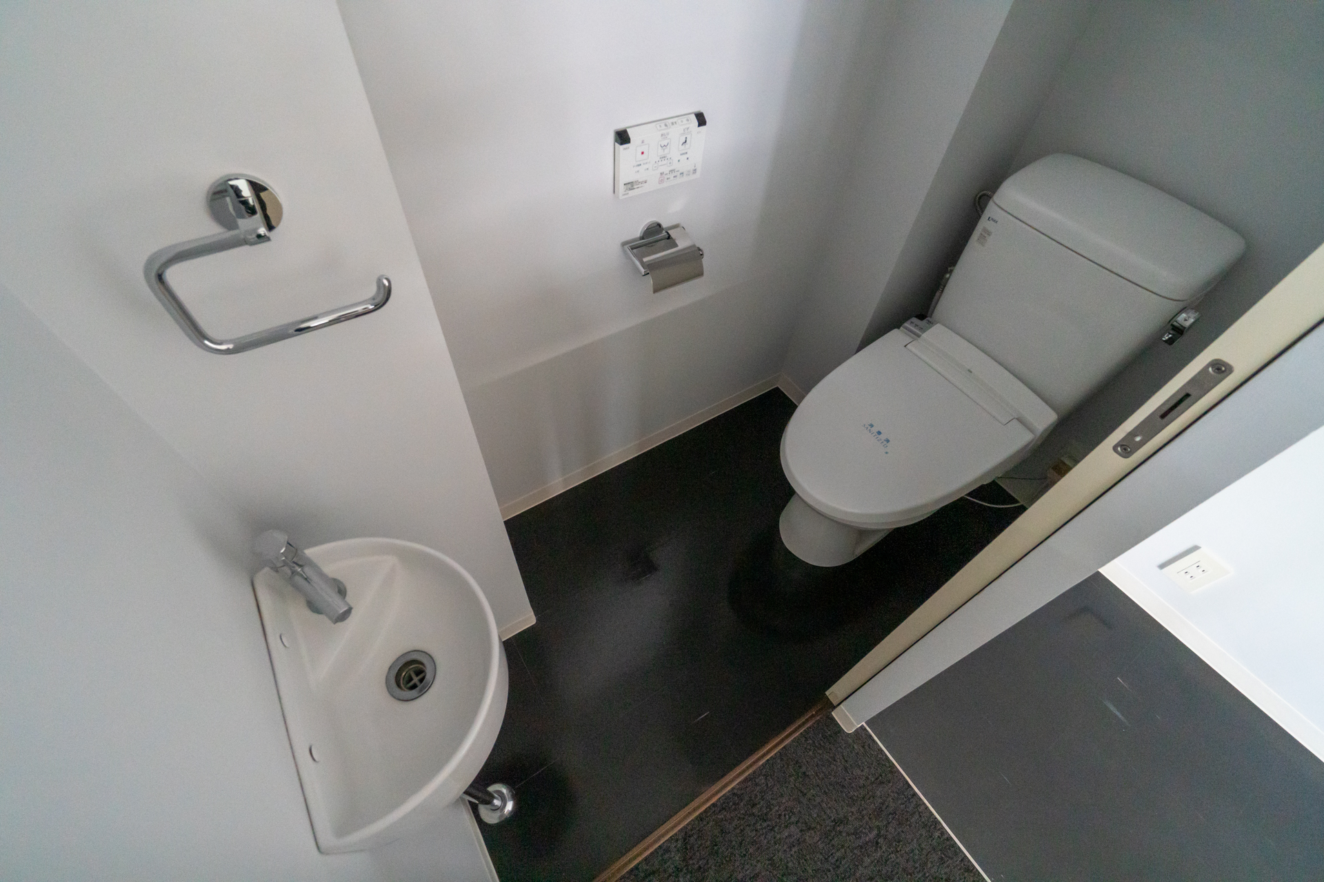 トイレは各階に