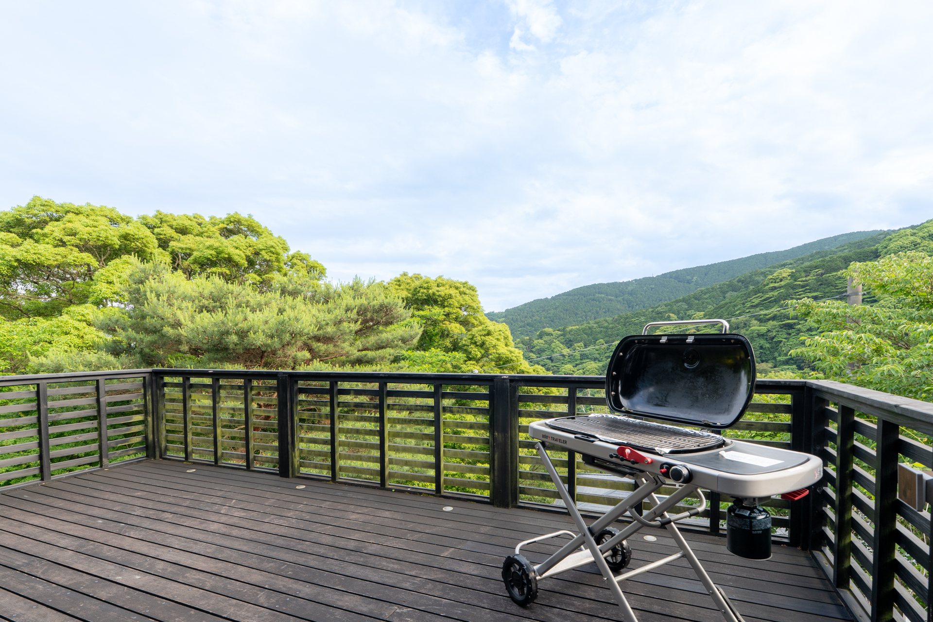 BBQやヨガを楽しみたくなるテラス