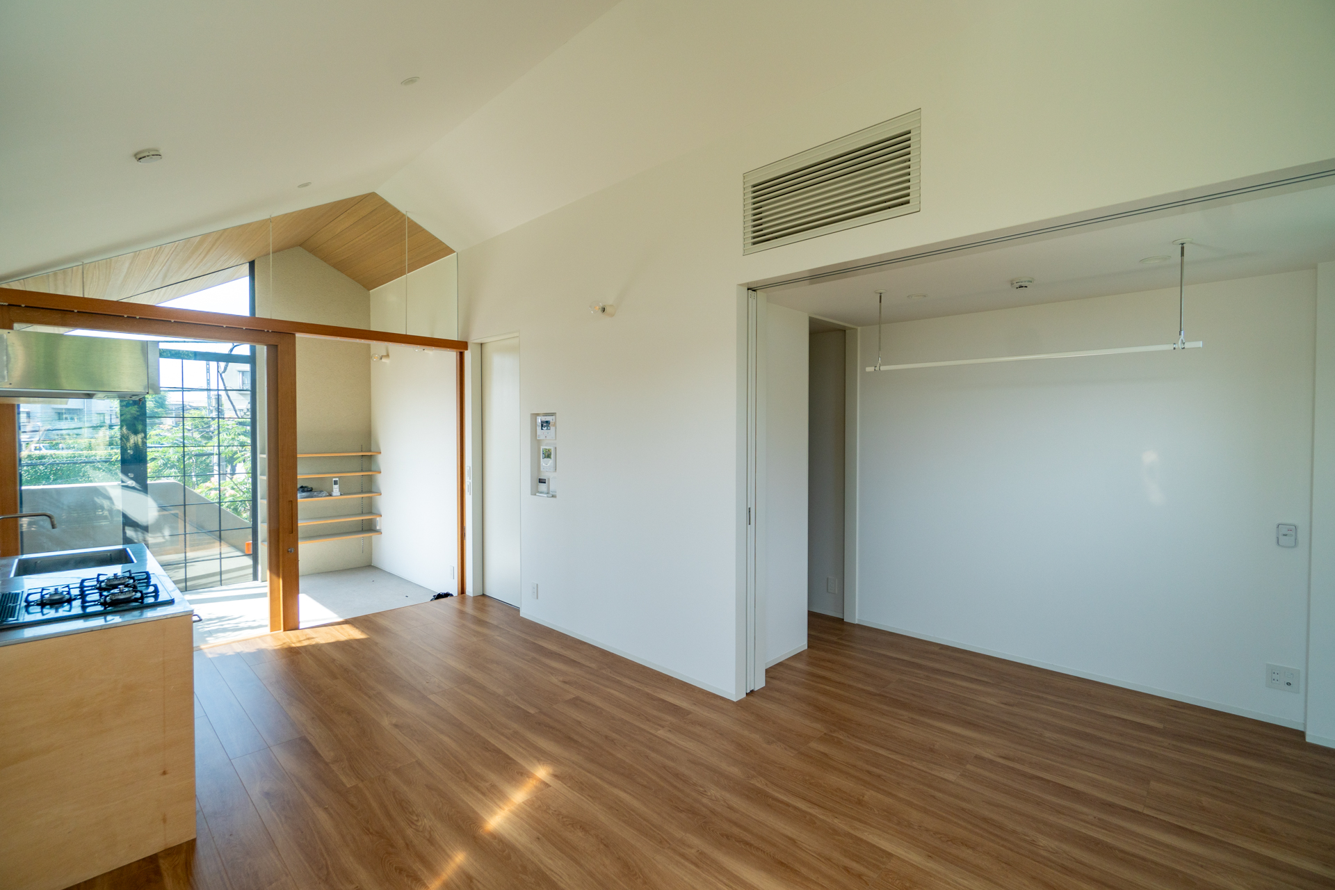 窓側からのお部屋全景