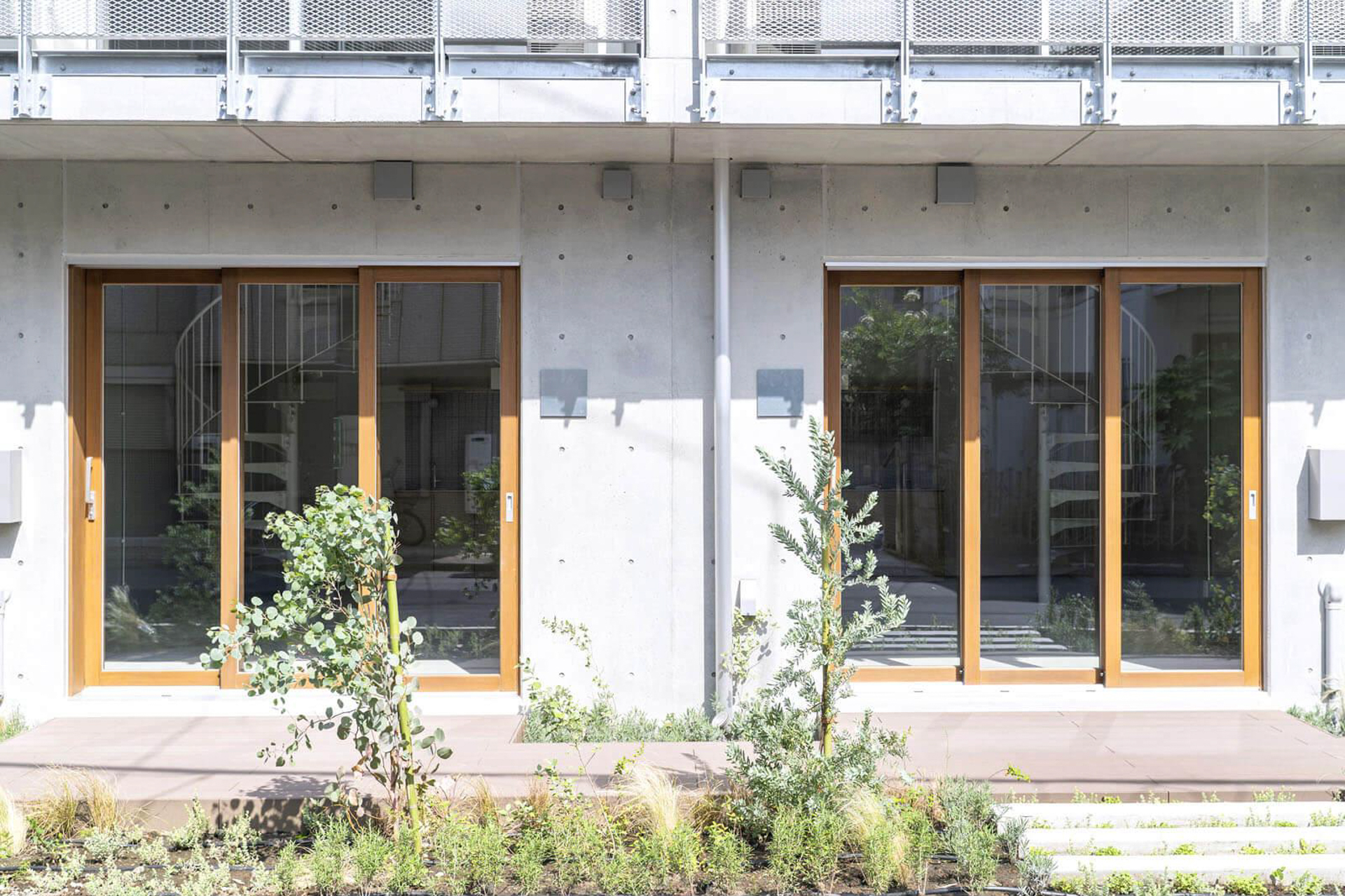 1階にはマンションの顔となるお店が並びます