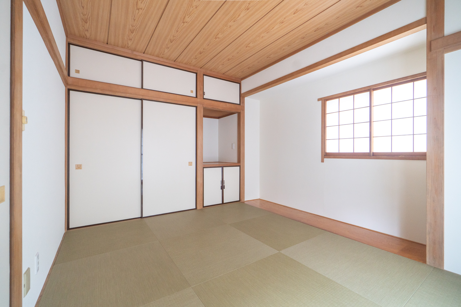 飾棚がある和室