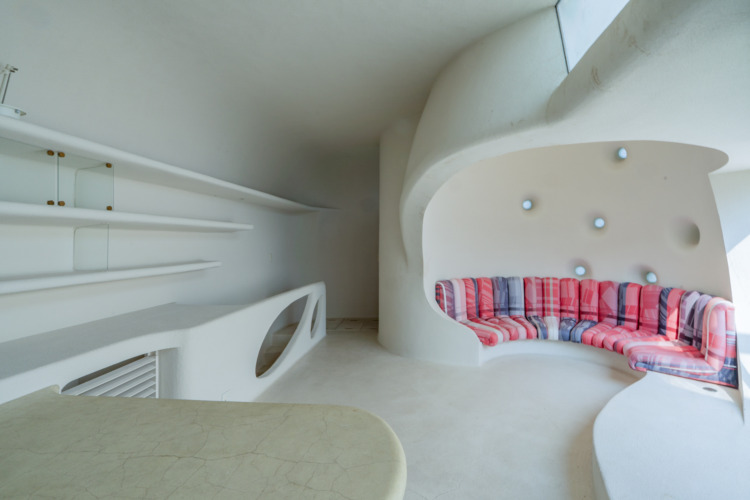 TRUSS WALL HOUSE