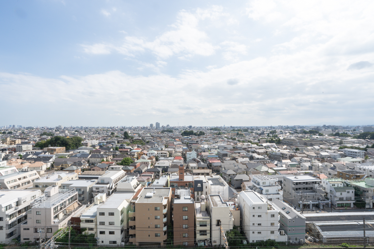 LDKバルコニーからの南側眺め