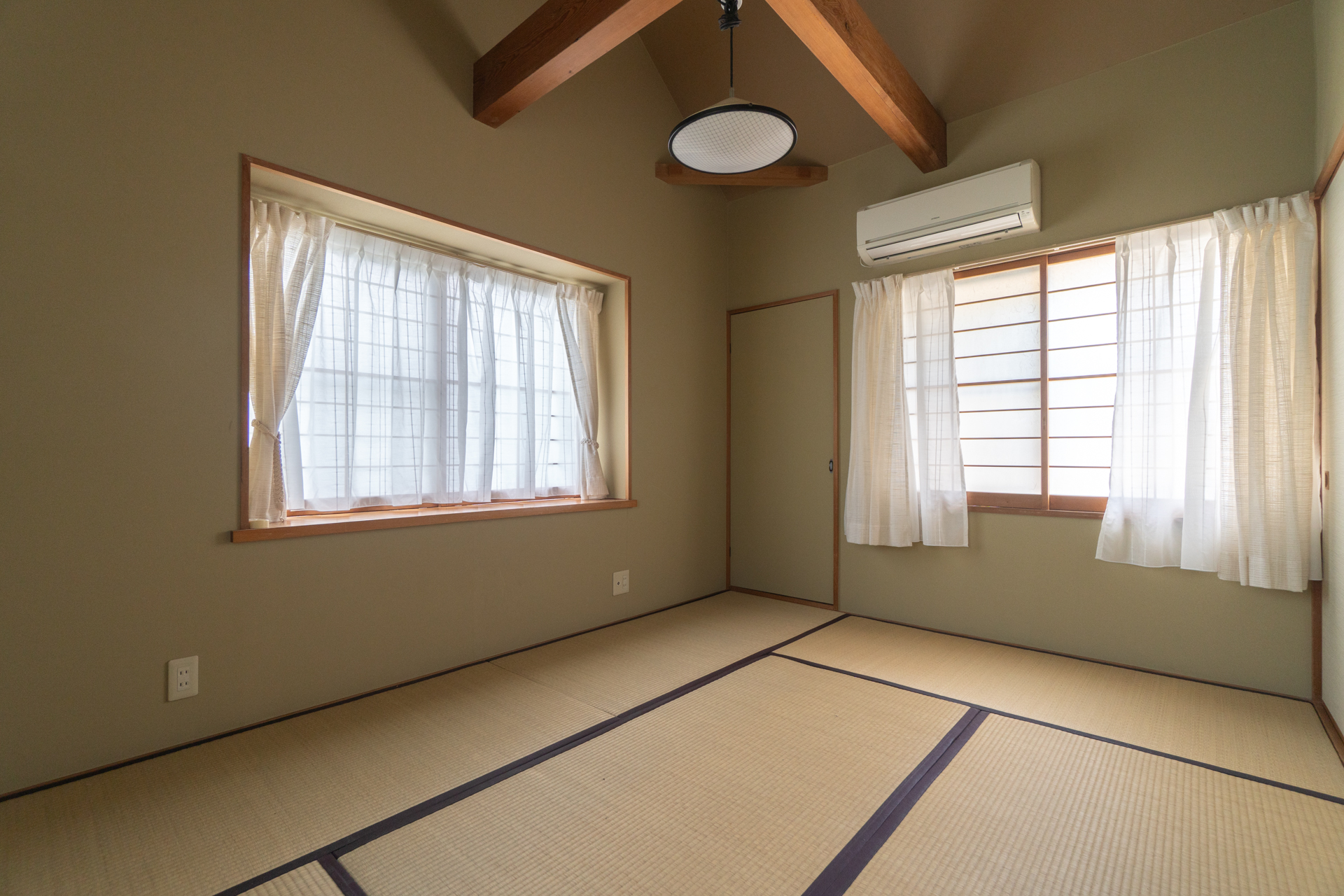 二階のもう一方は和室