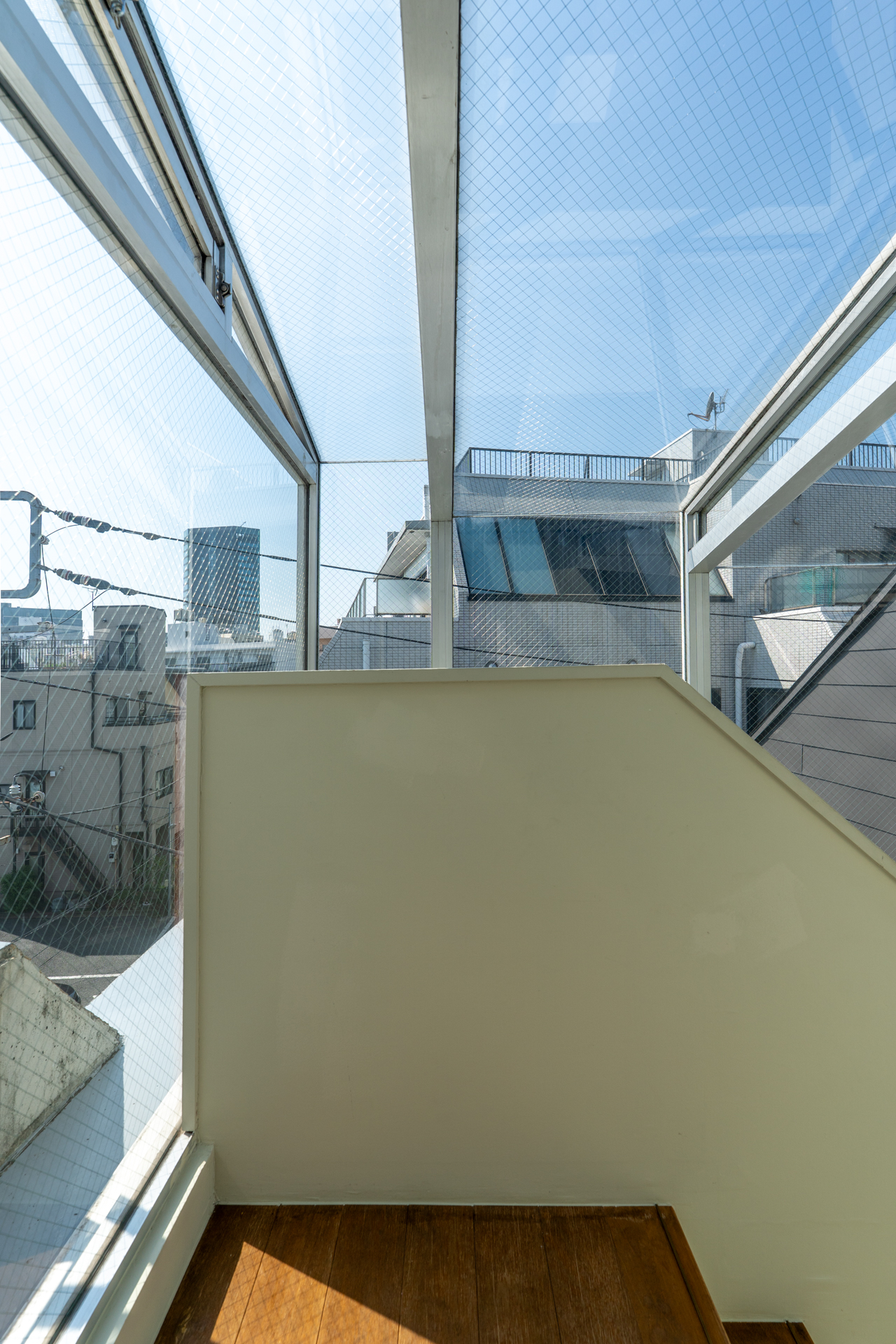 室内にいながらにして青空が見える