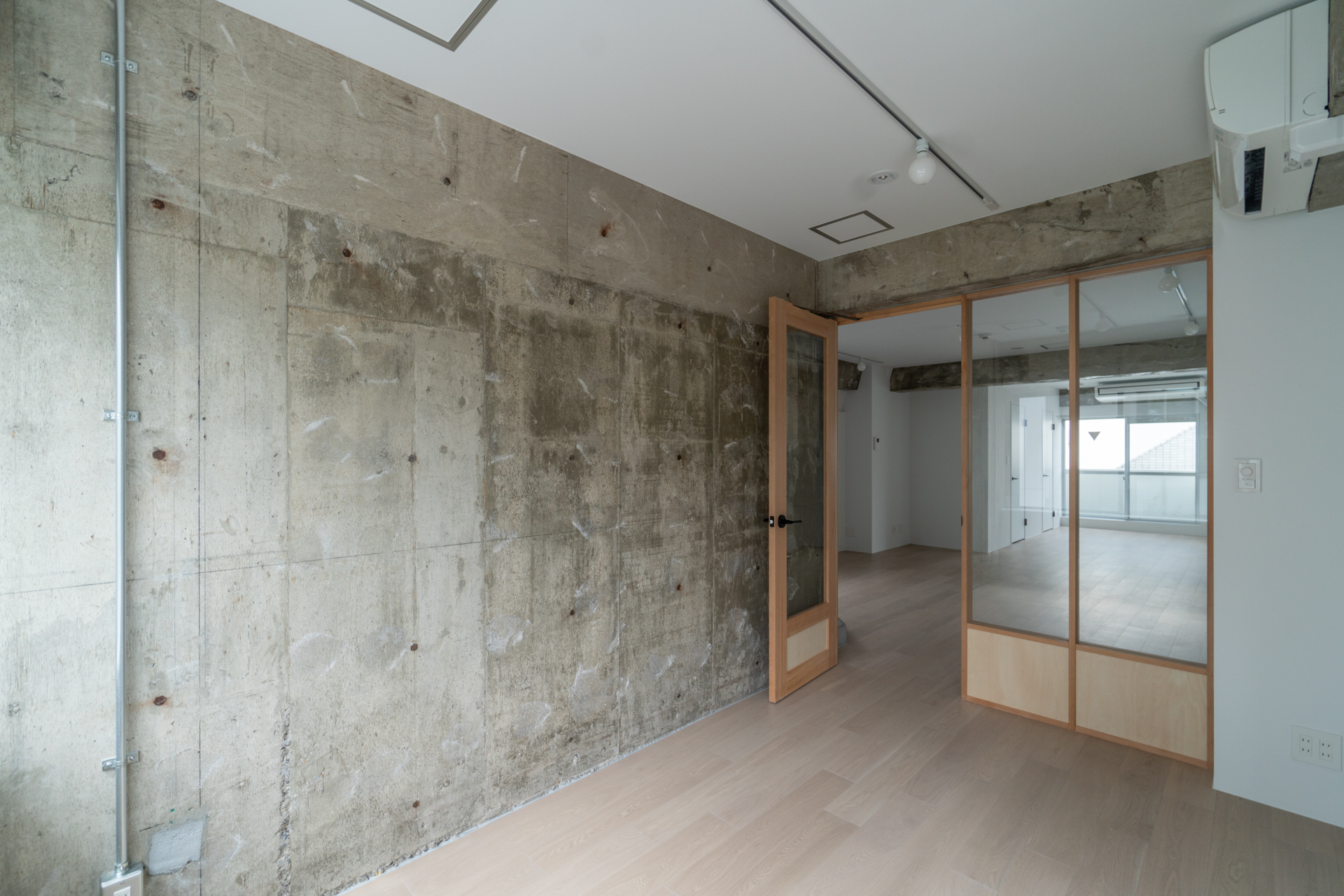 個室から部屋全景を眺めて（4階）
