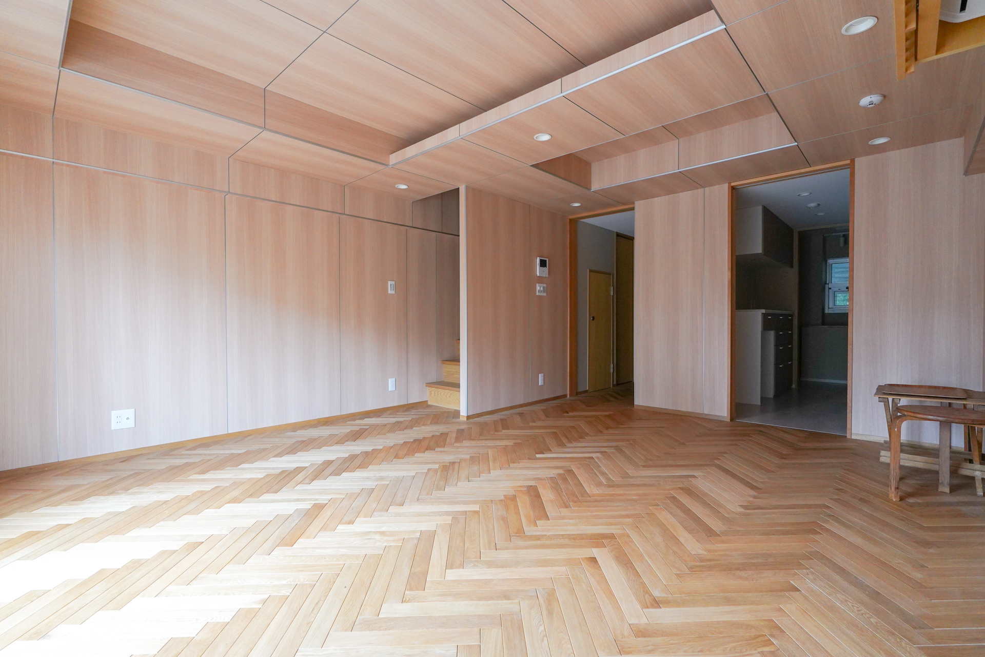 キッチンとは別にLDだけで12.8畳の広さ