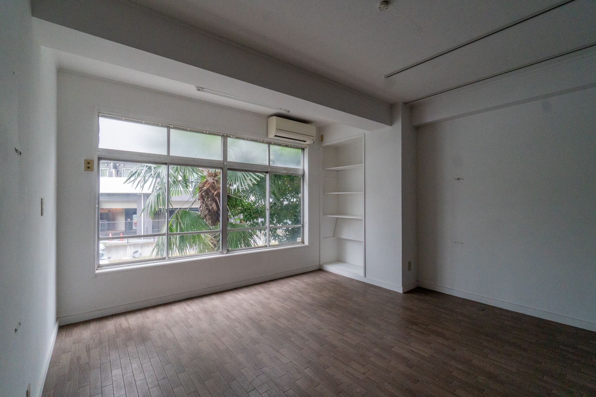 何と言ってもこの窓（203号室）