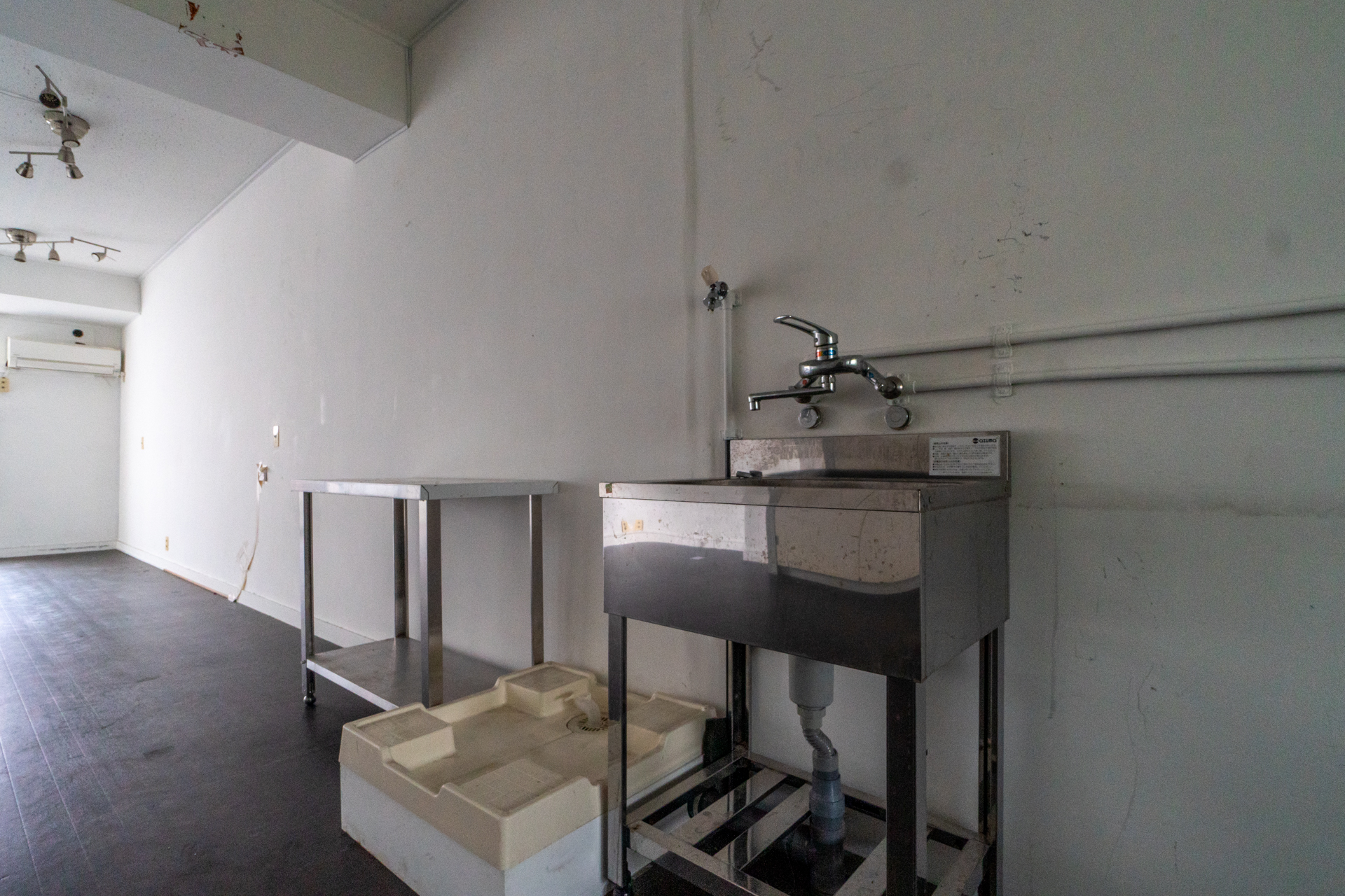 流し台と洗濯機置き場（310号室）