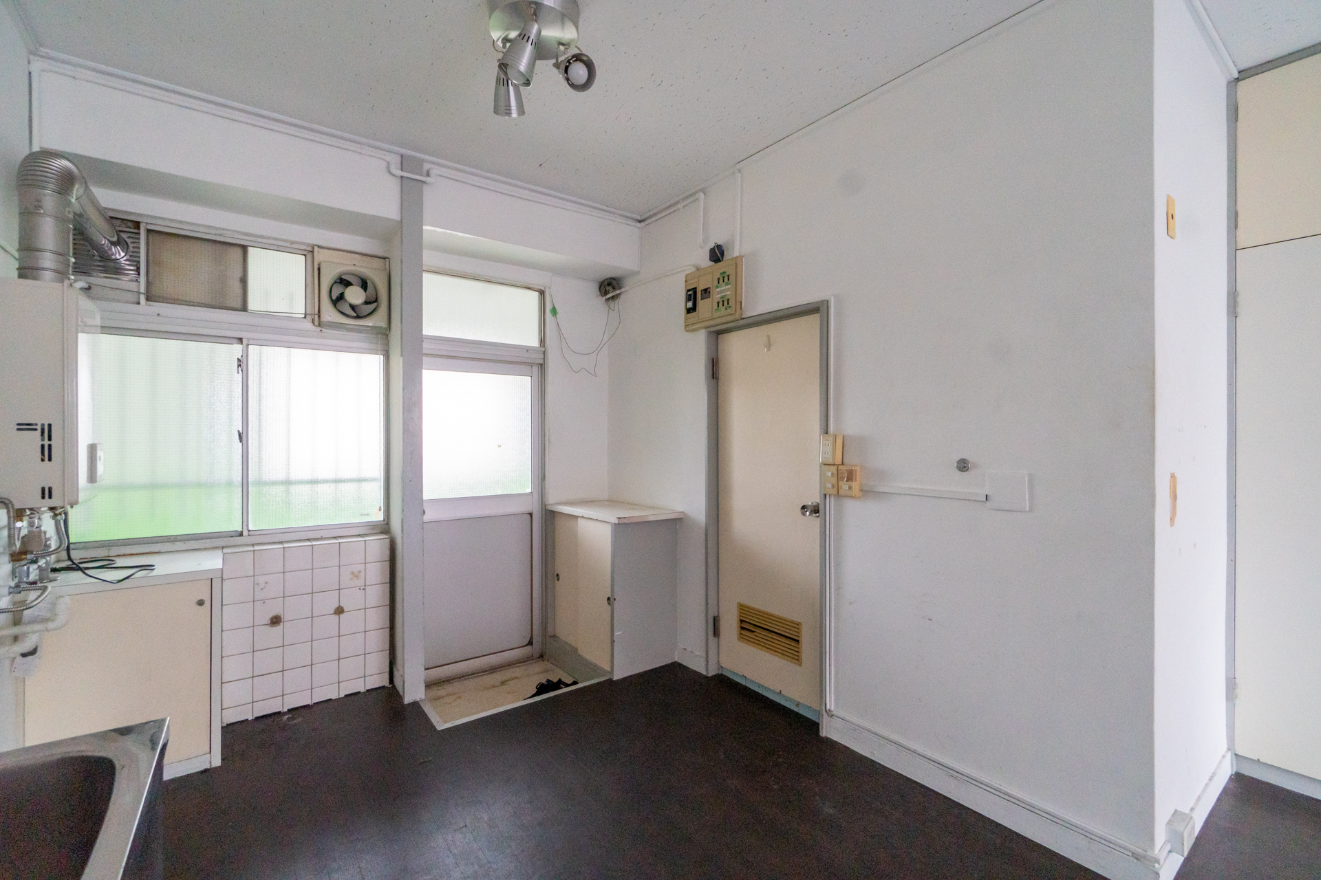 玄関横に収納も（310号室）