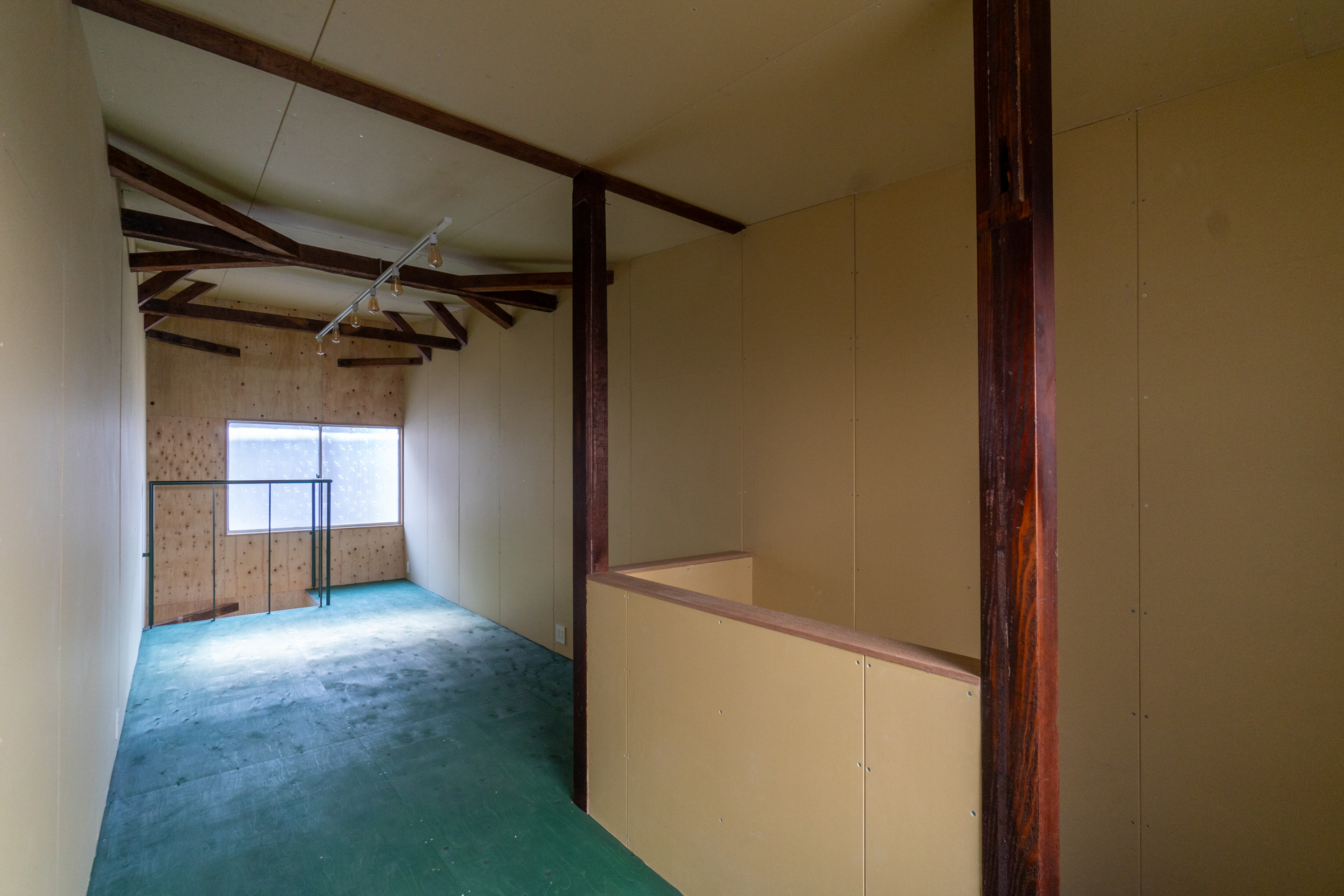 梁と柱を残しながらのスケルトン空間