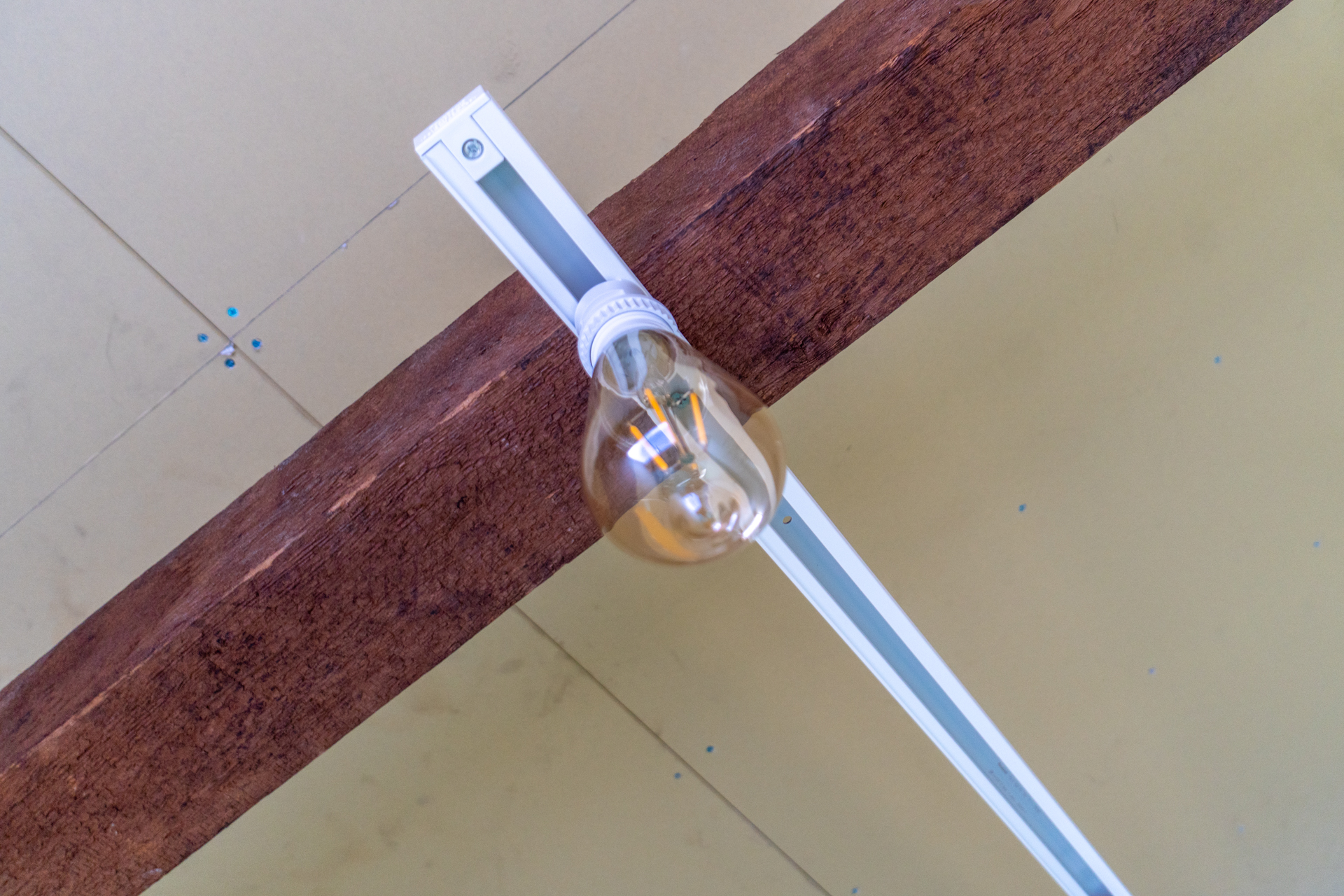 梁にライティングレール