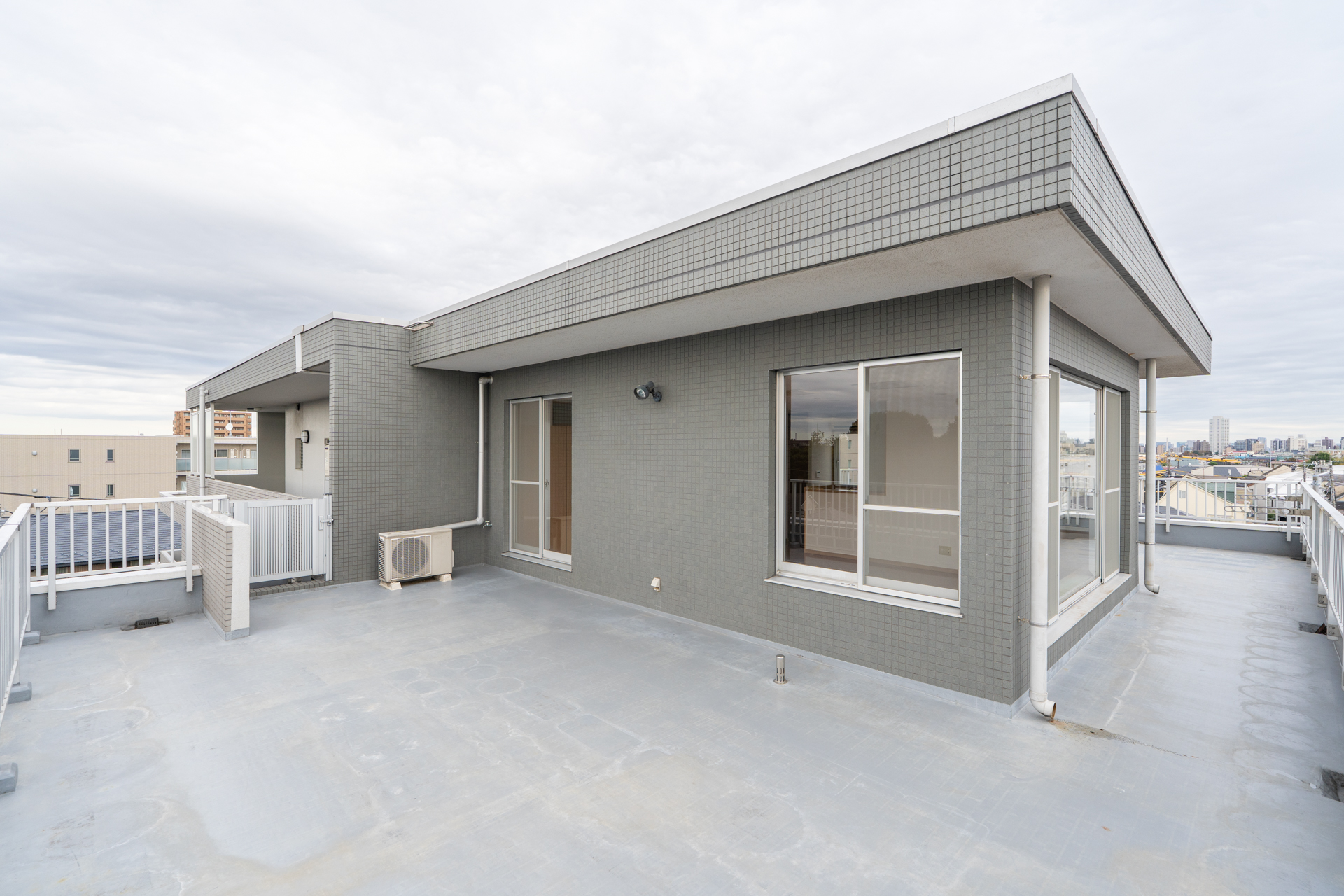 空の縁側付25畳大LDK　