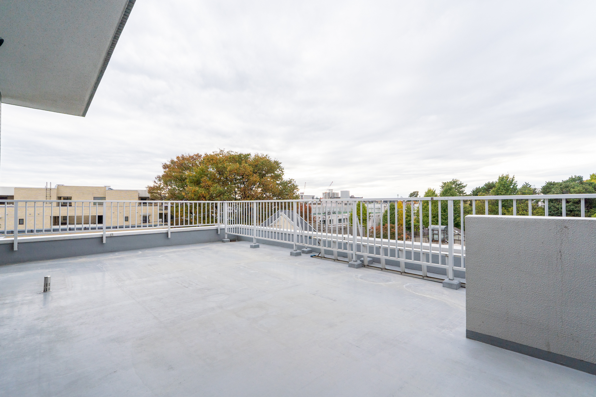 バルコニーがそもそも広い