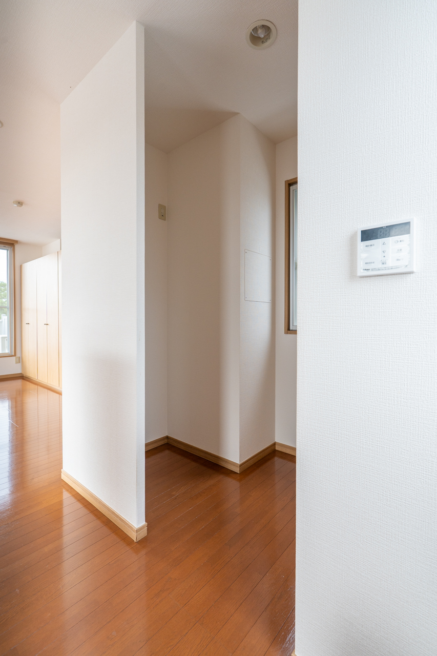 洗濯機置場の向かい側が冷蔵庫置き場