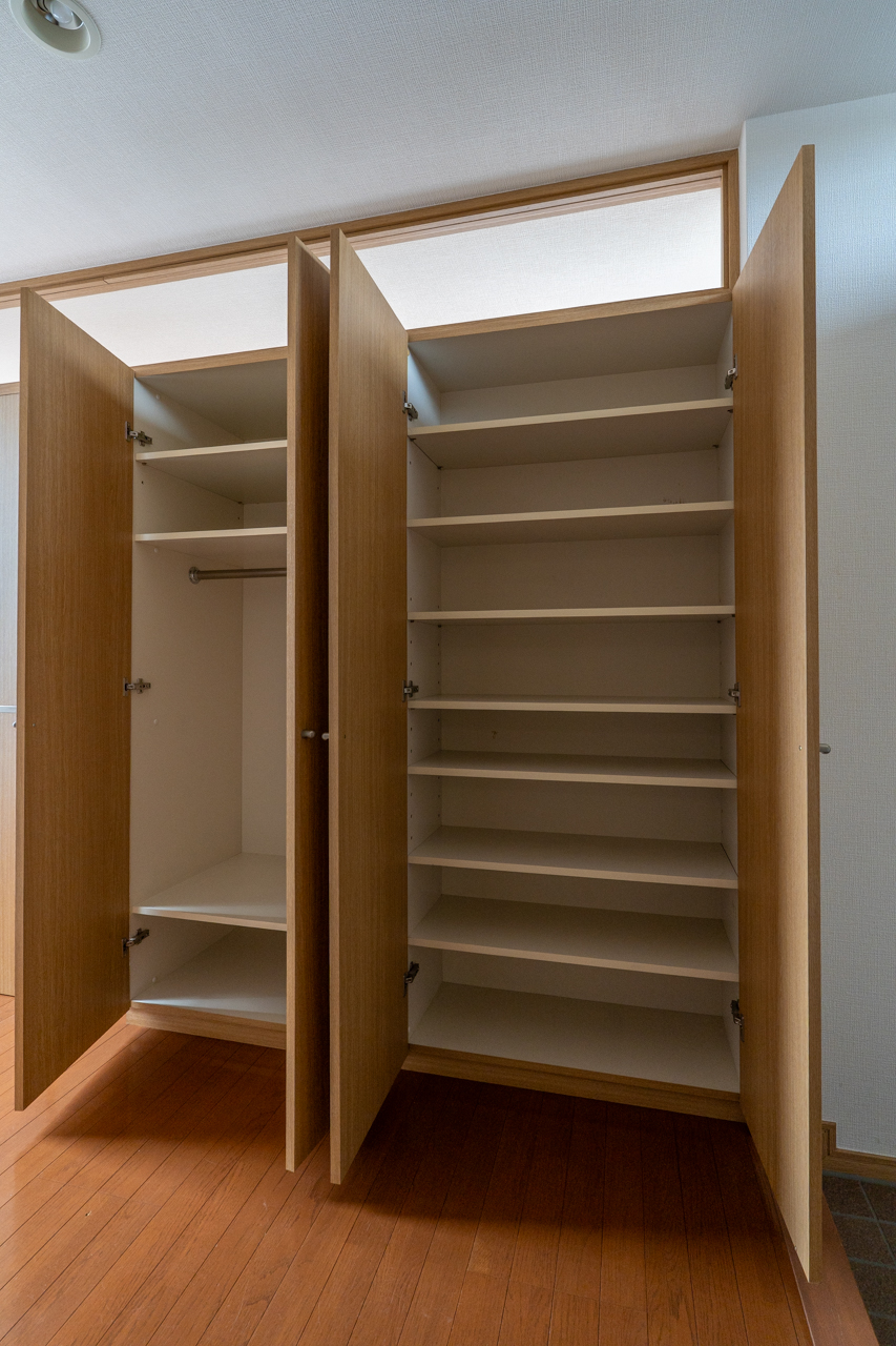 キッチン収納とテレコになった作り