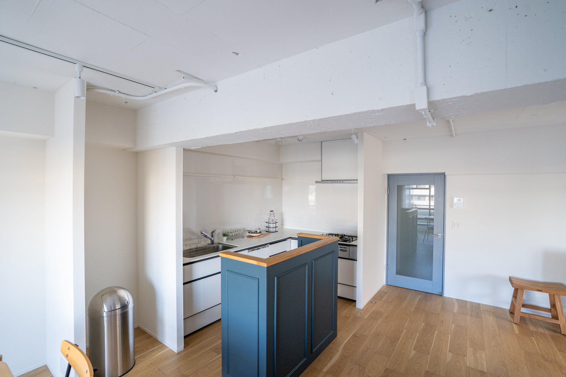 アクセント的存在のカウンターがあるキッチン