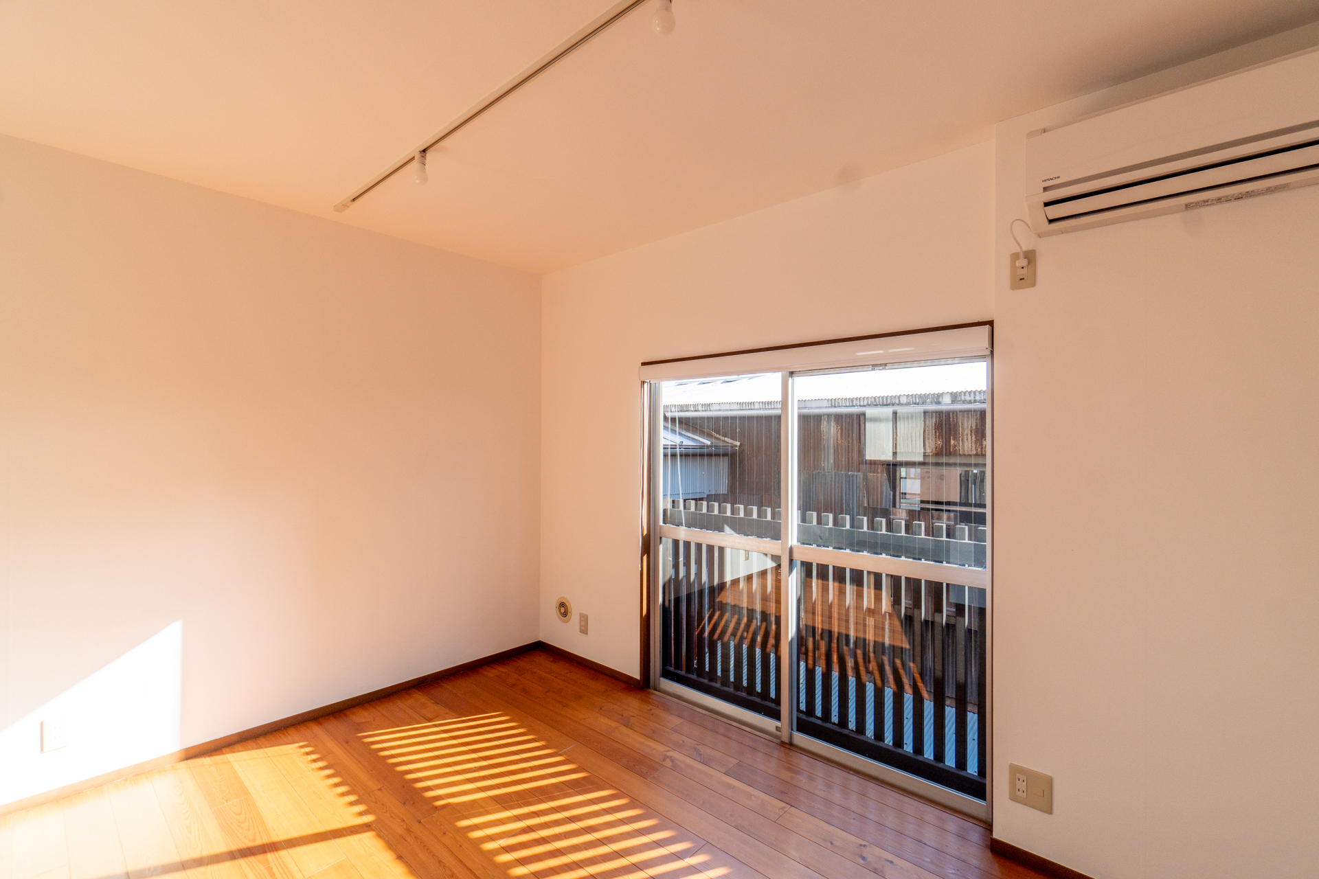 床材と壁の柔らかいコントラストが好き