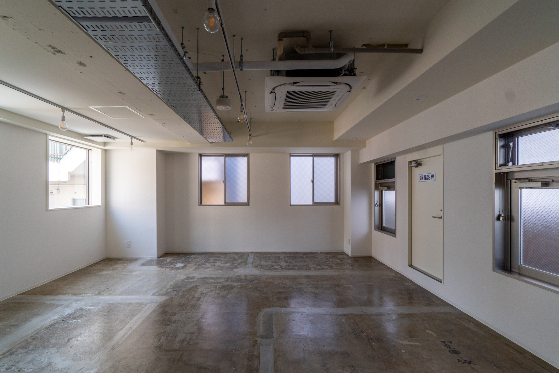 奥の執務スペース（4階）