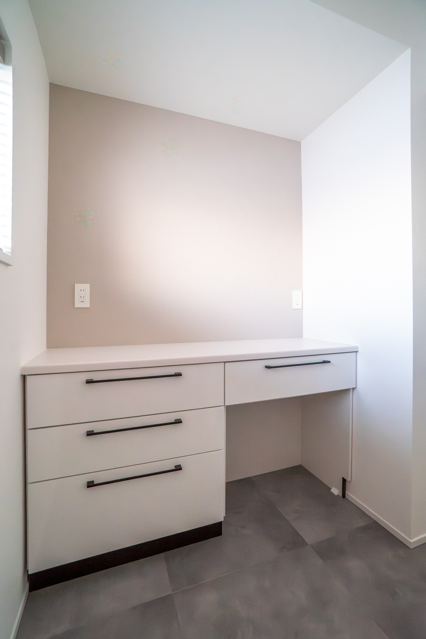 パントリーにある備付デスクの使い方はそれぞれ