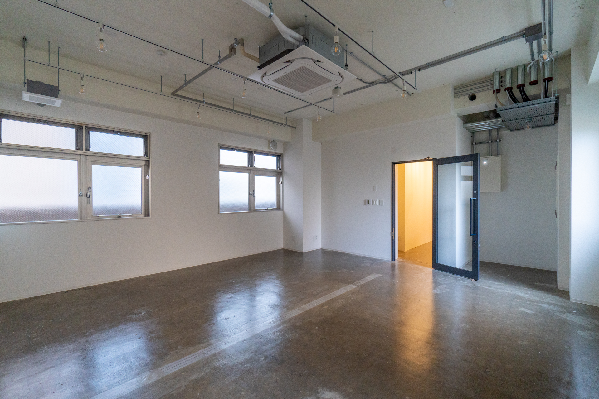 水回りは共用部を利用（2階事務所5）