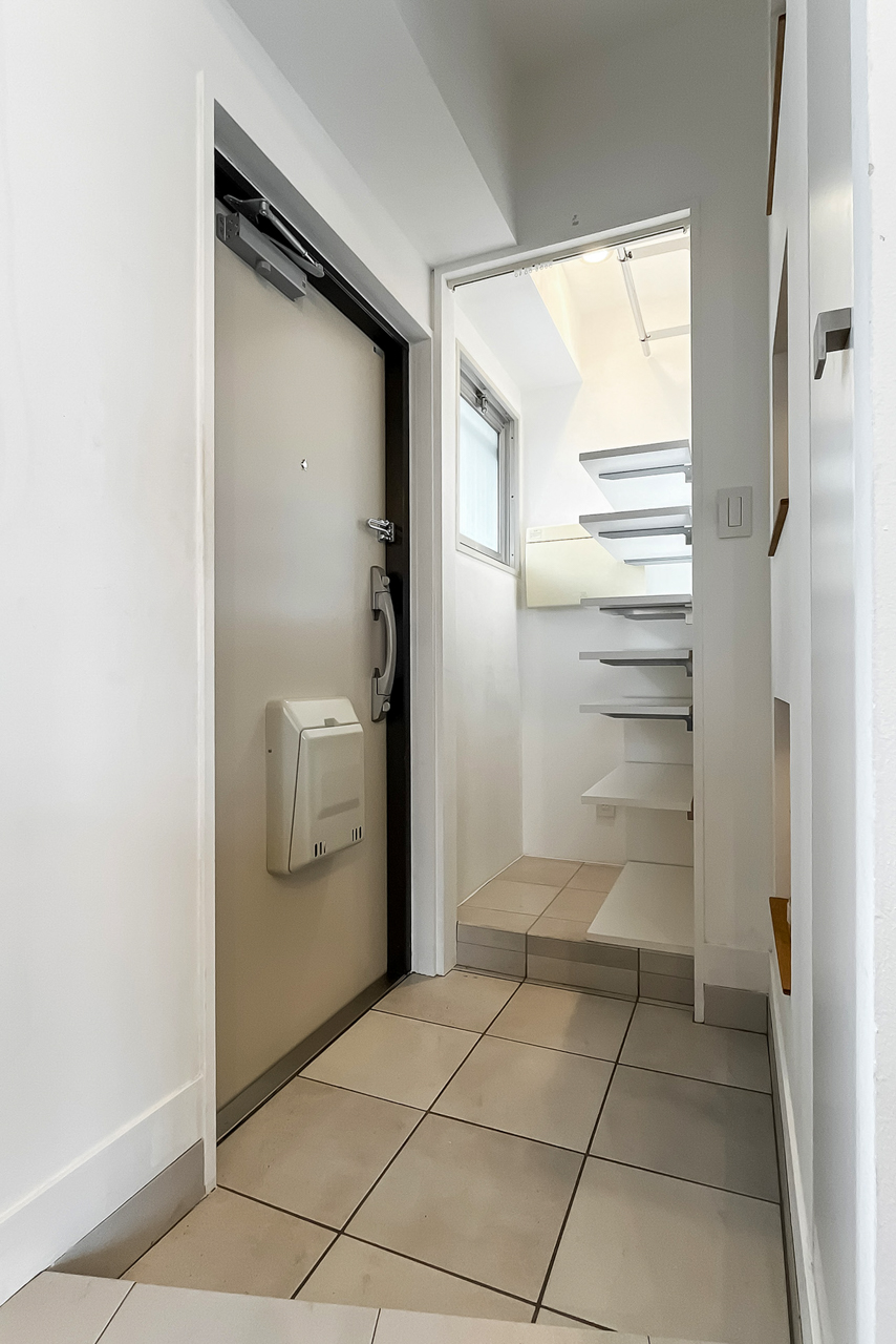 キッチンにもシュークロークにも窓がある