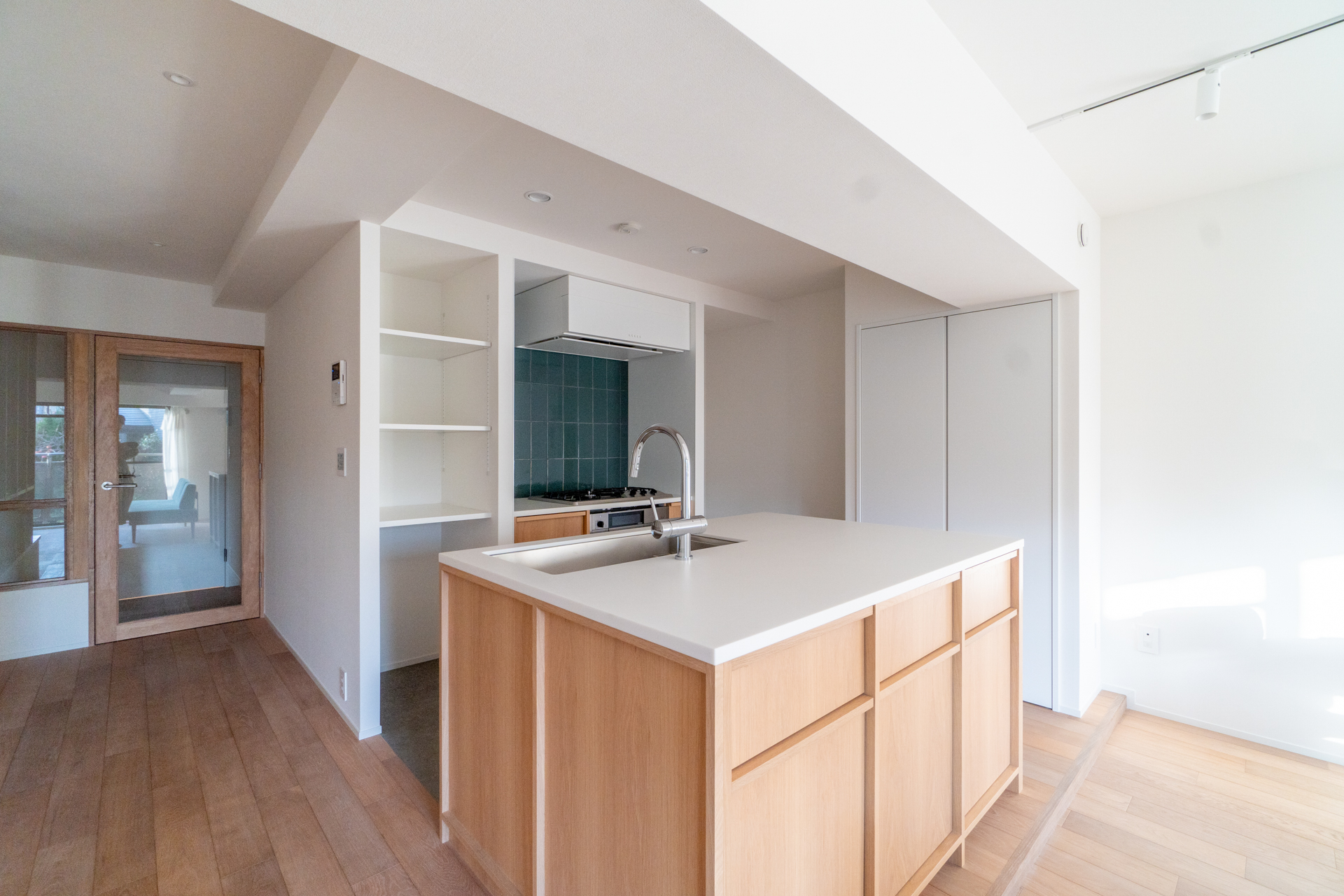 空間に溶け込むキッチン