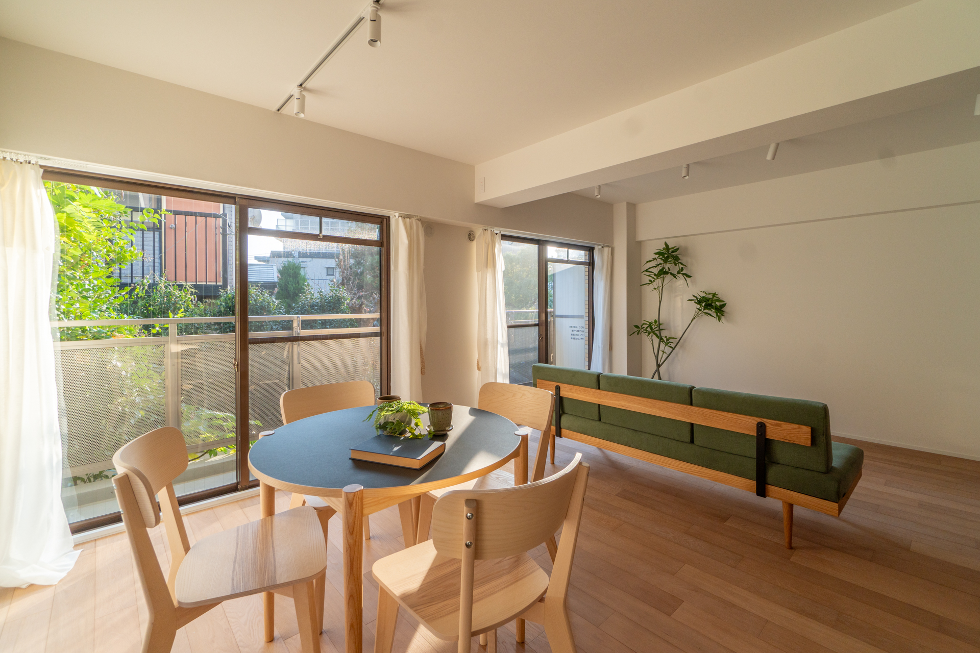 窓際が気持ち良いリビング