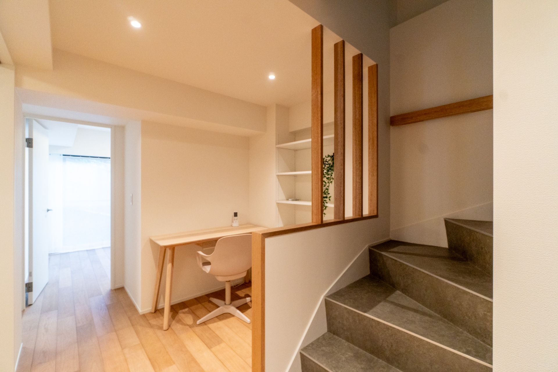 デスクと椅子が置けるフリースペース有り