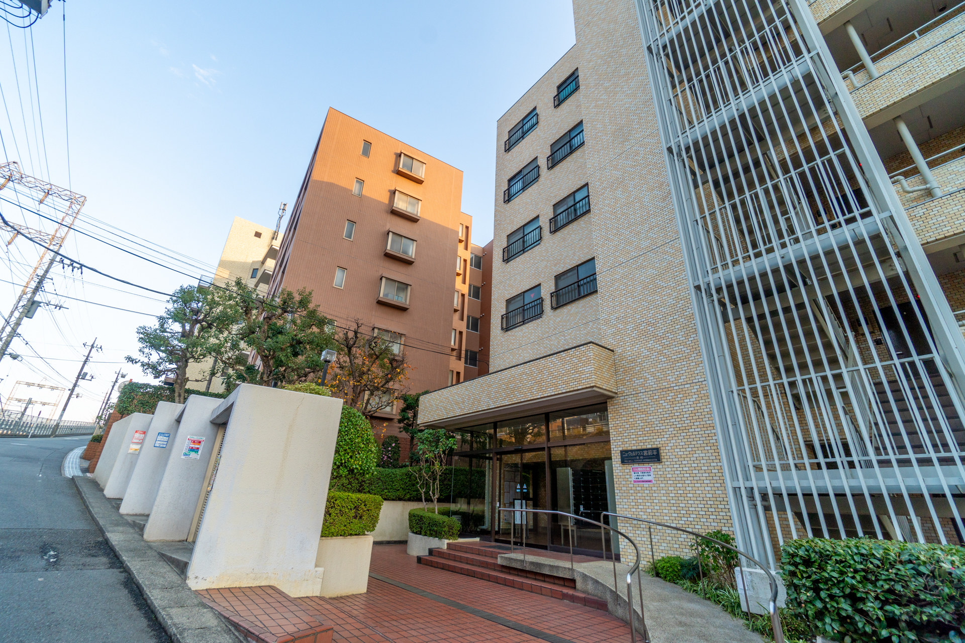 棟毎に異なるエントランス