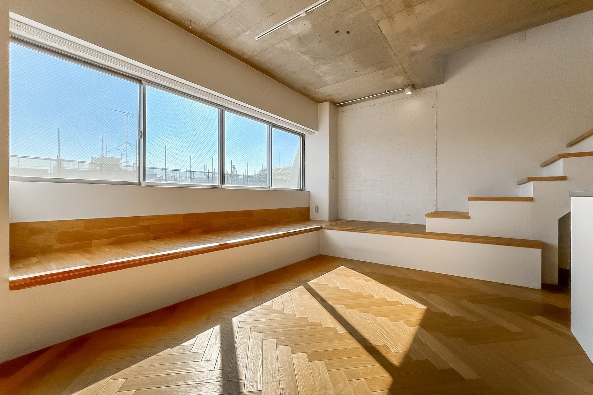 リビング窓からの日光が気持ち良い