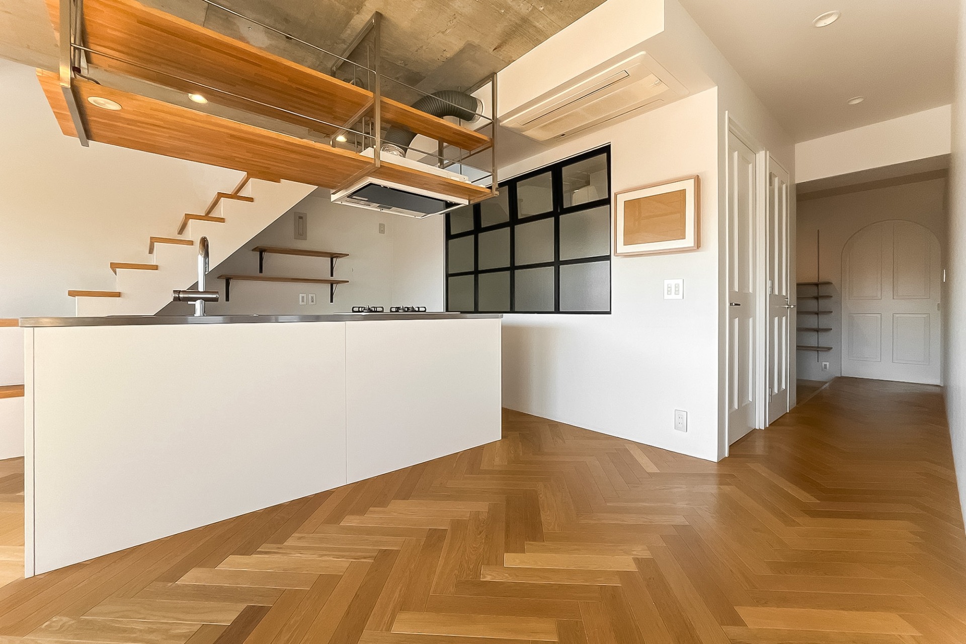 リビングを見渡す大きなキッチン