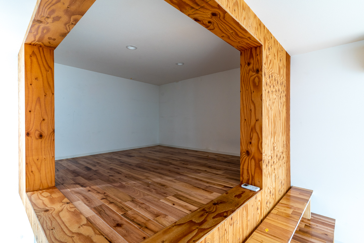 巣に寝に帰る（01号室）