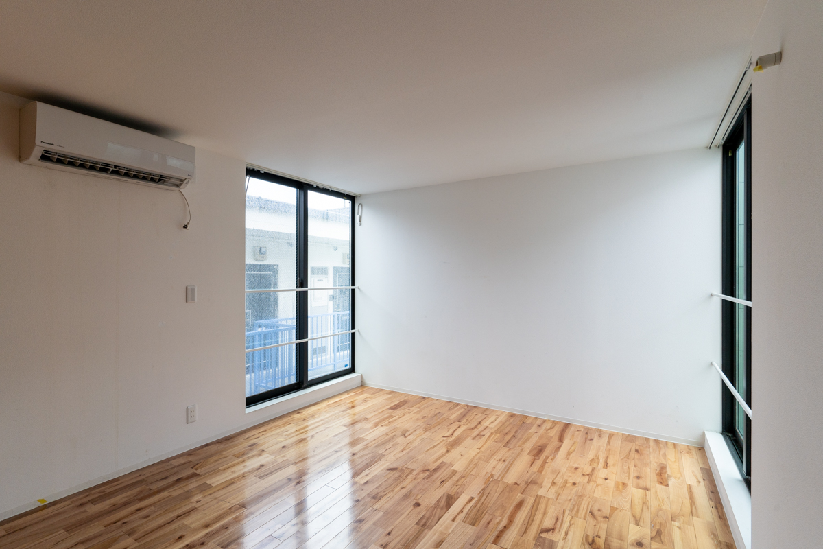 程良く光が入ってくる窓（01号室）