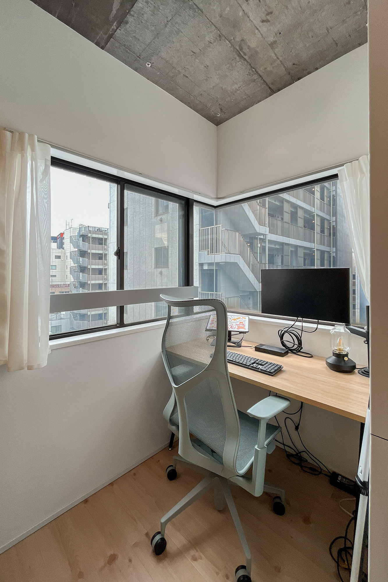 角の窓からも見晴らしが◎