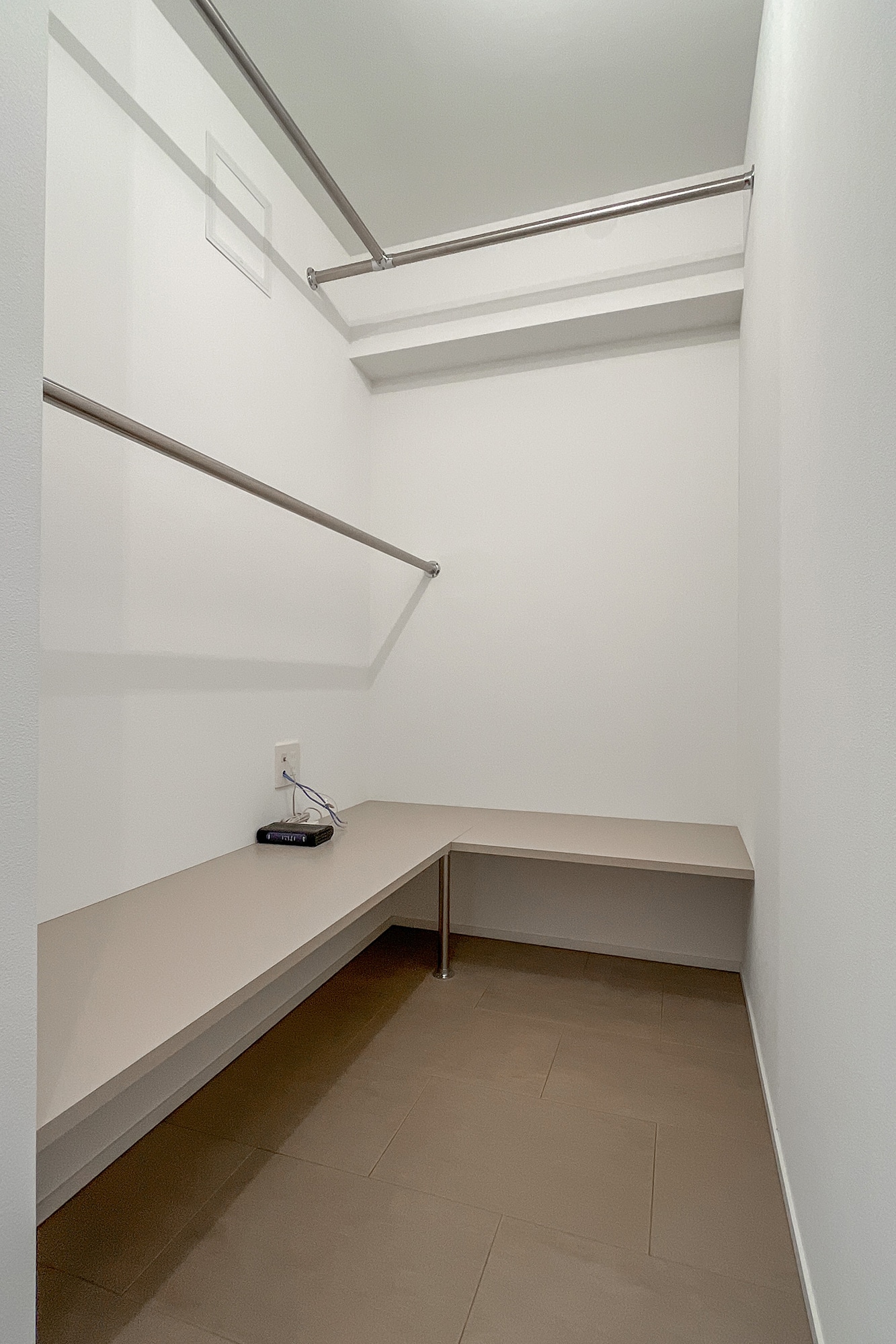 掛けのお洋服たくさん収納できます