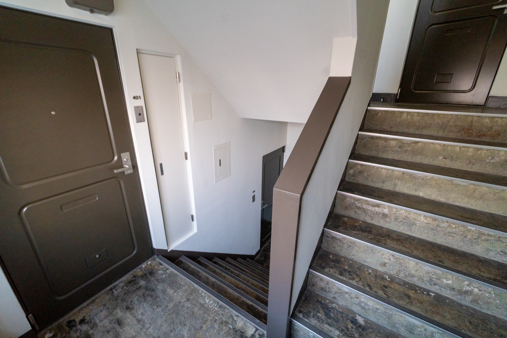 階段で上り下りしましょう