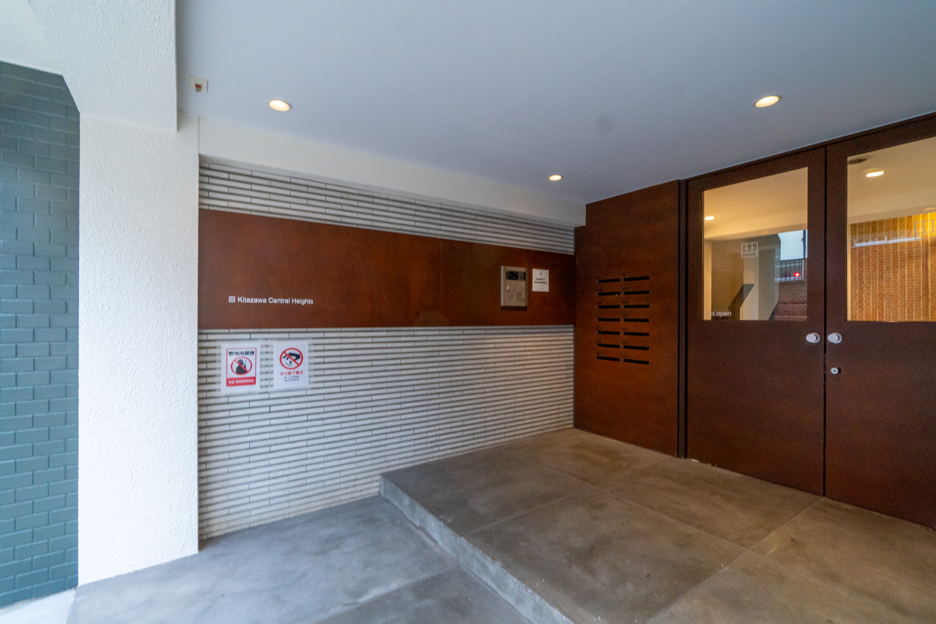 オートロック完備のエントランス