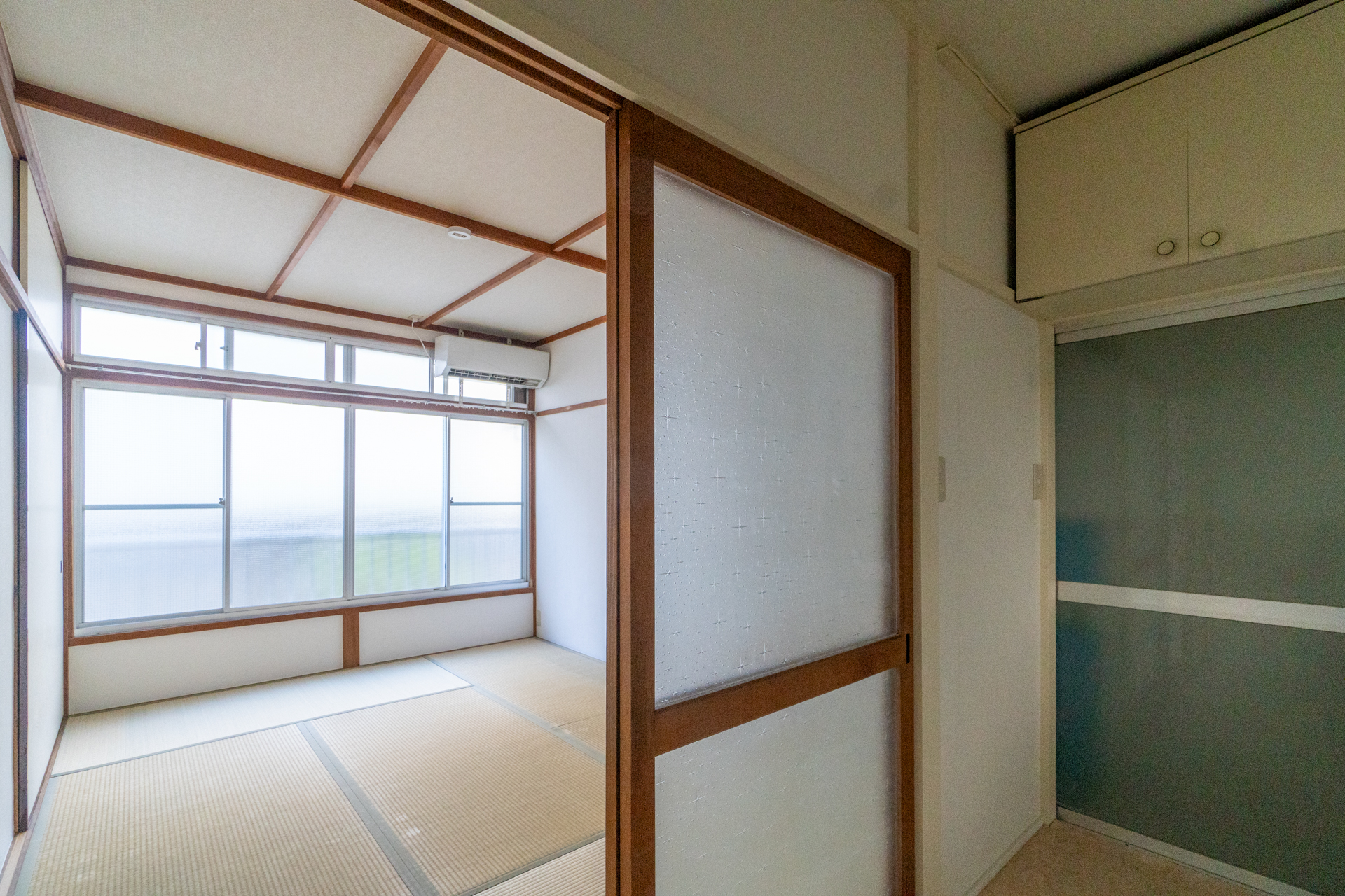 キッチンとシャワールームの位置関係