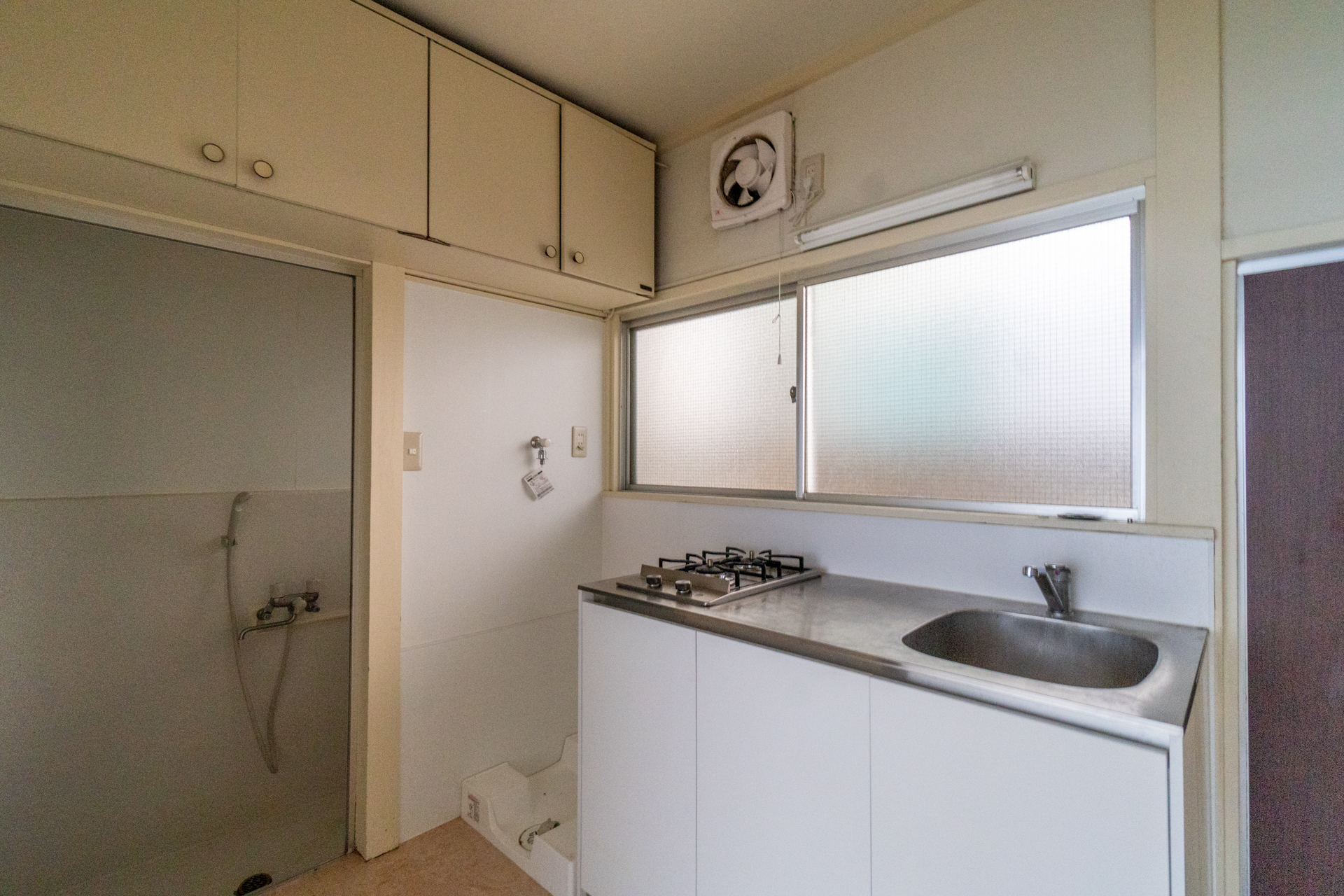 洗濯機置き場はキッチン隣に