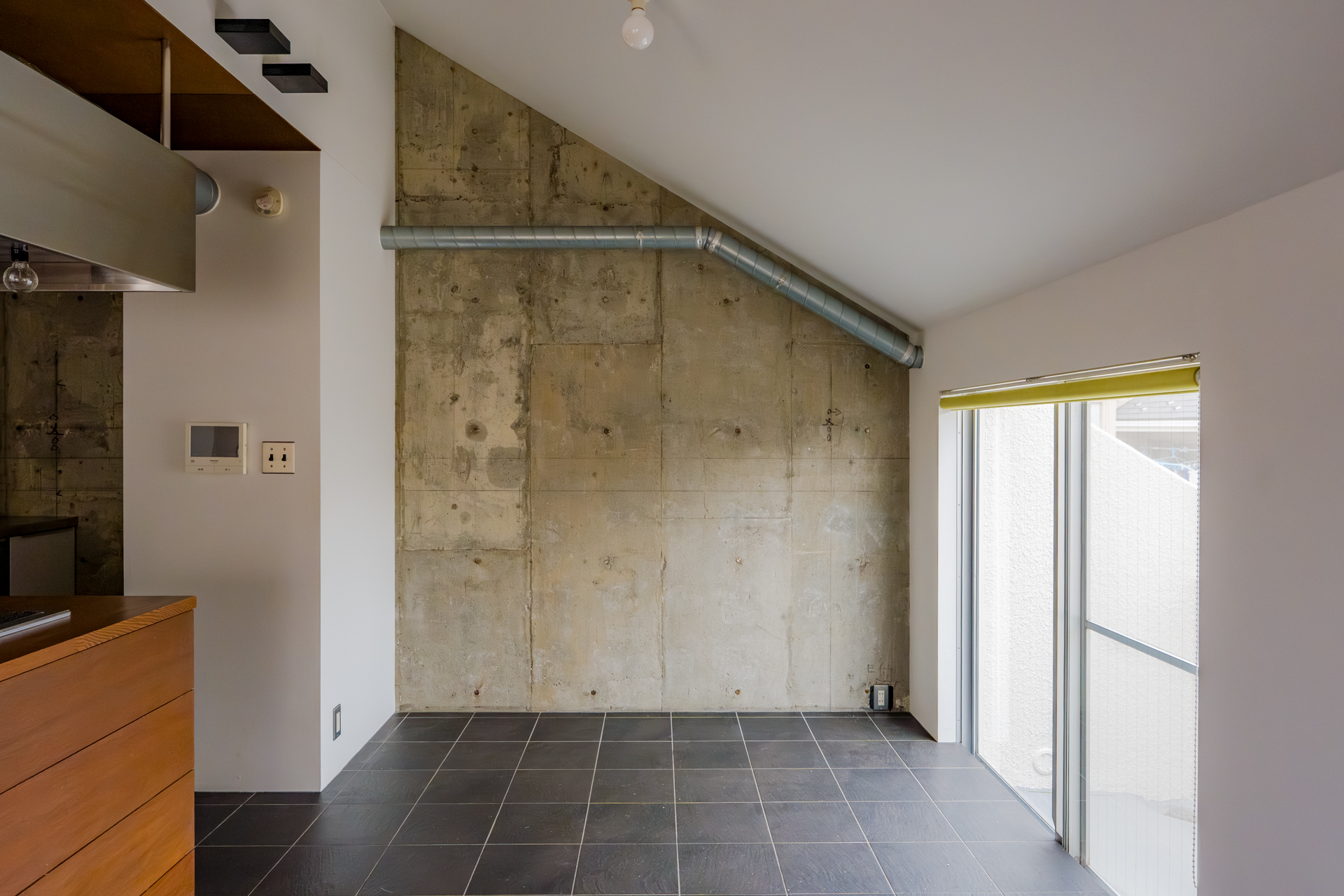 アンティークでもモダンデザインでも合わせやすい内装