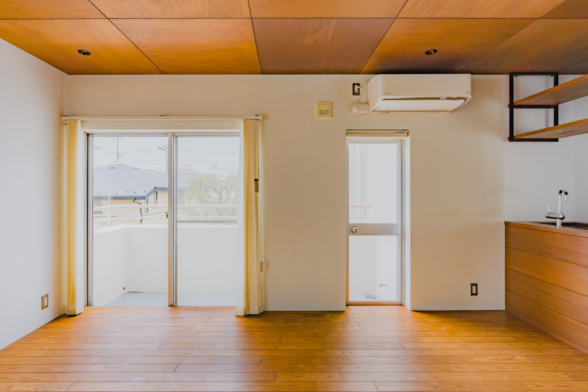 真南を向いたリビングの窓からはたっぷりと光が入ってきます