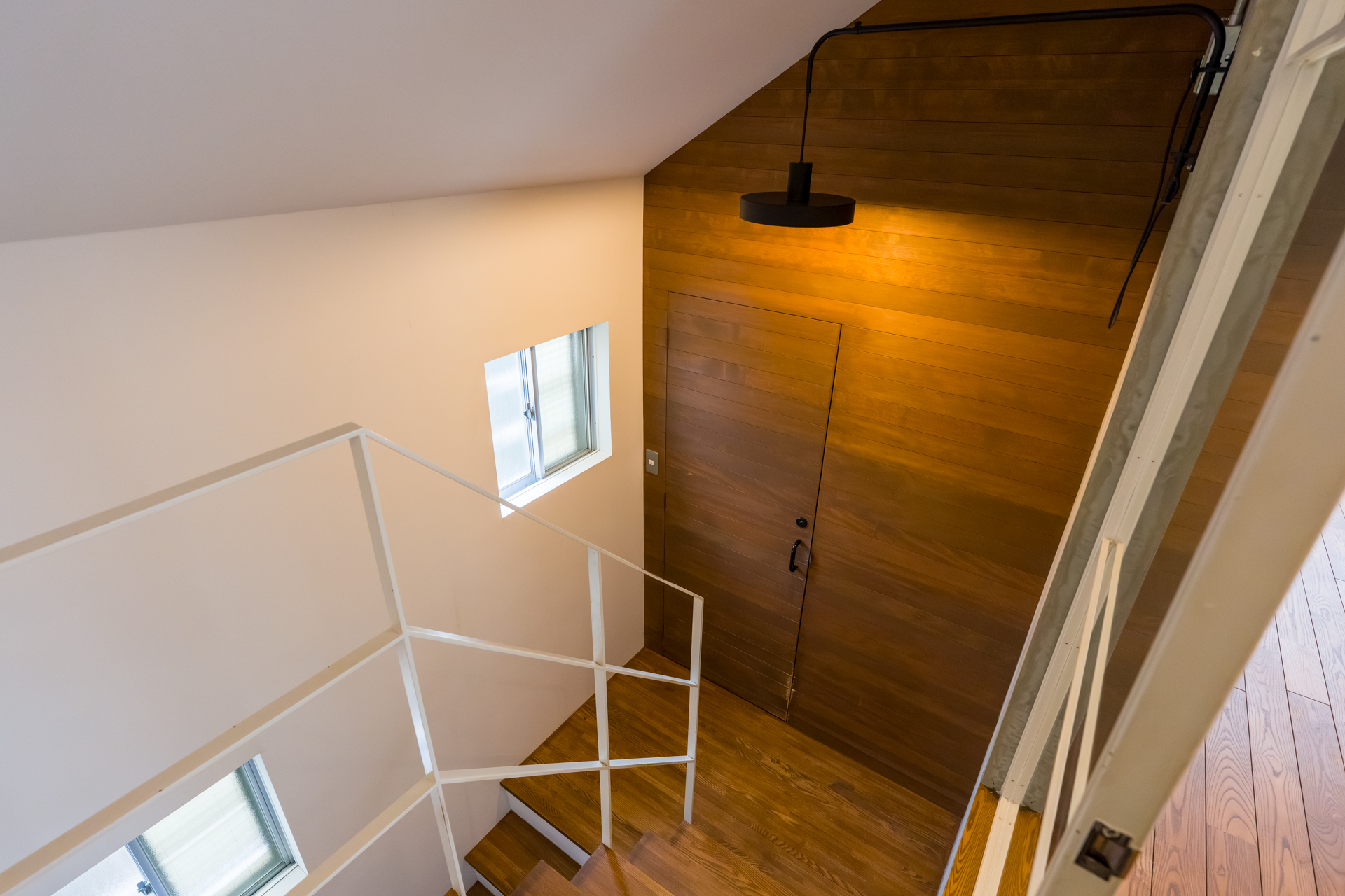 この階段室の開放感もいい