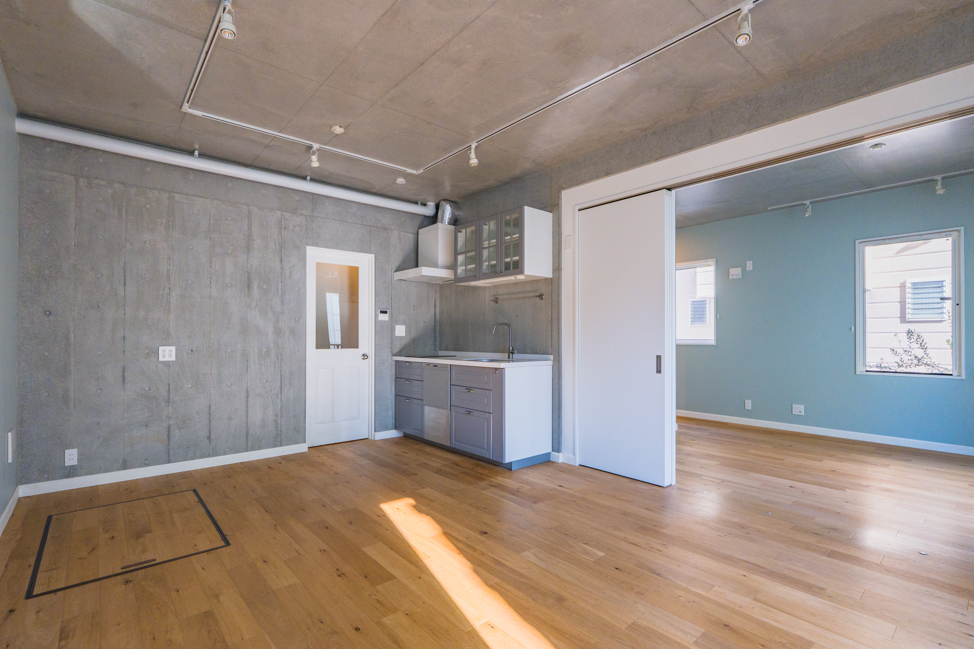 引き戸を開け放てば広々とした空間に