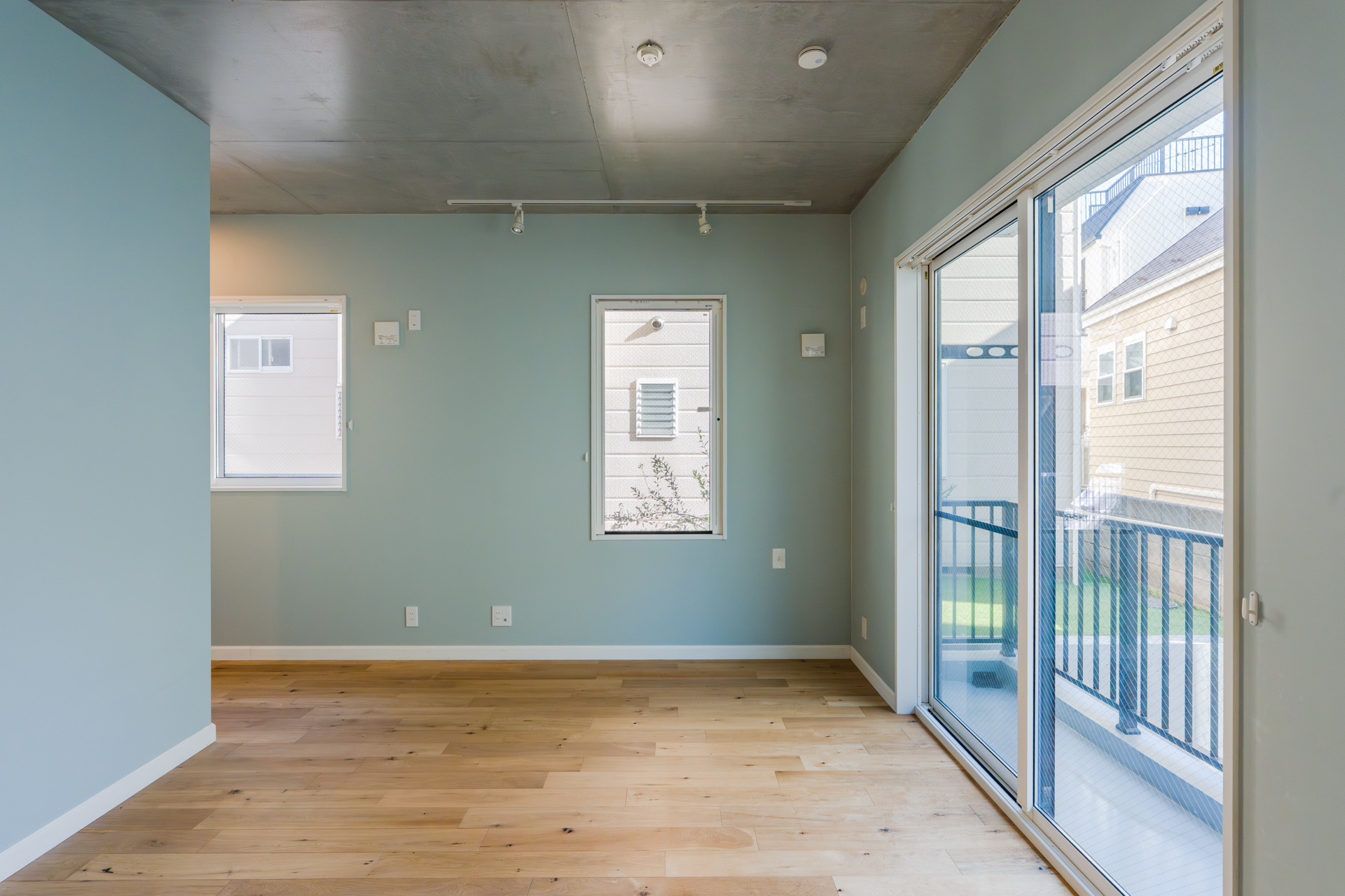 淡いグリーンの寝室