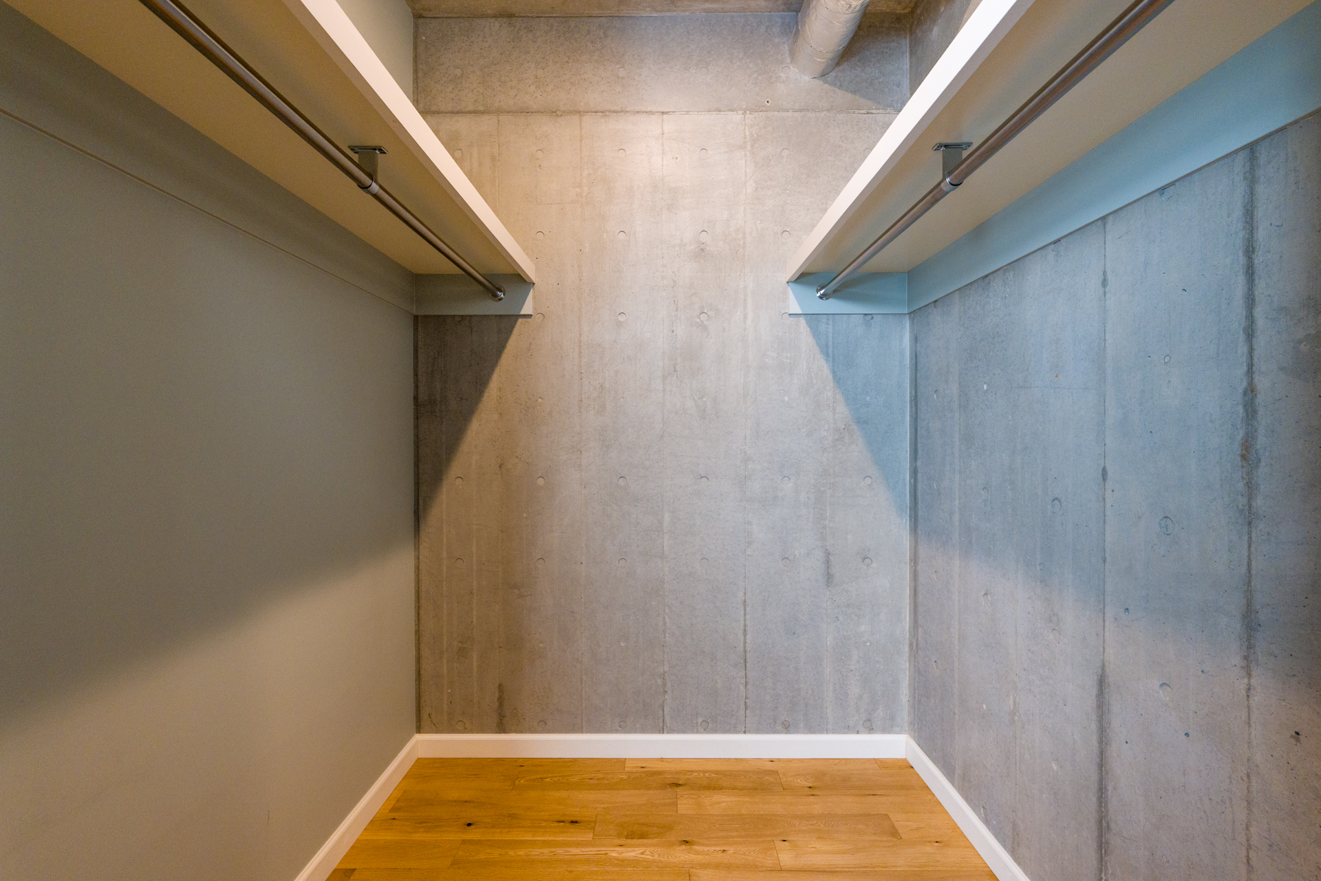 ゆったりとしたウォークインクローゼット