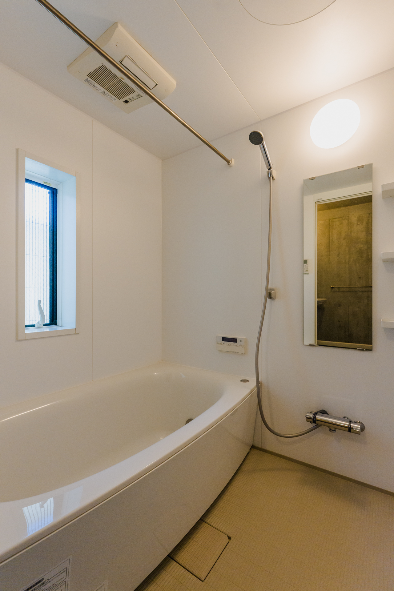 お風呂にも窓があるのがうれしい