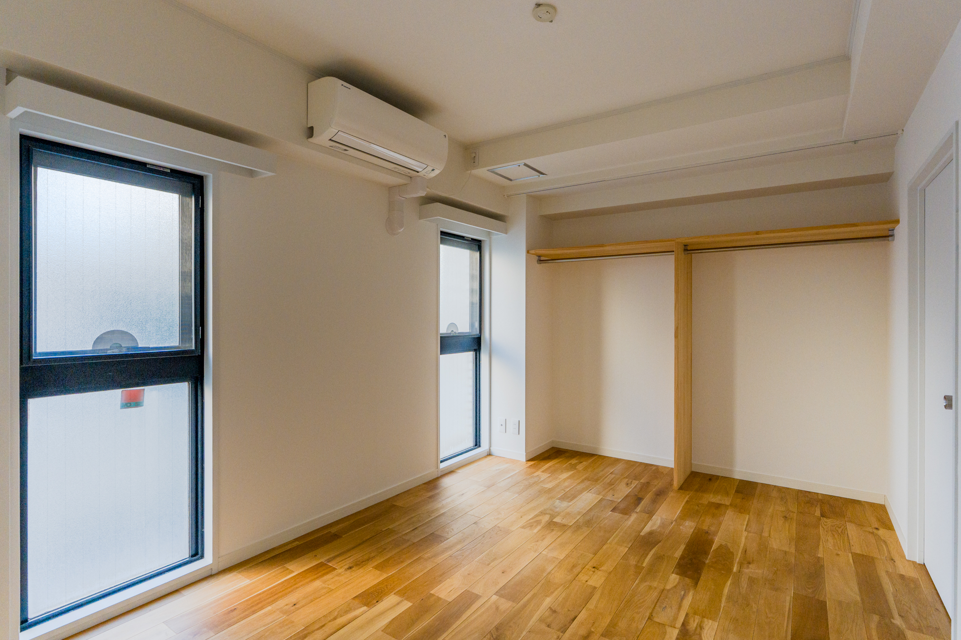 入ってすぐのベットルーム